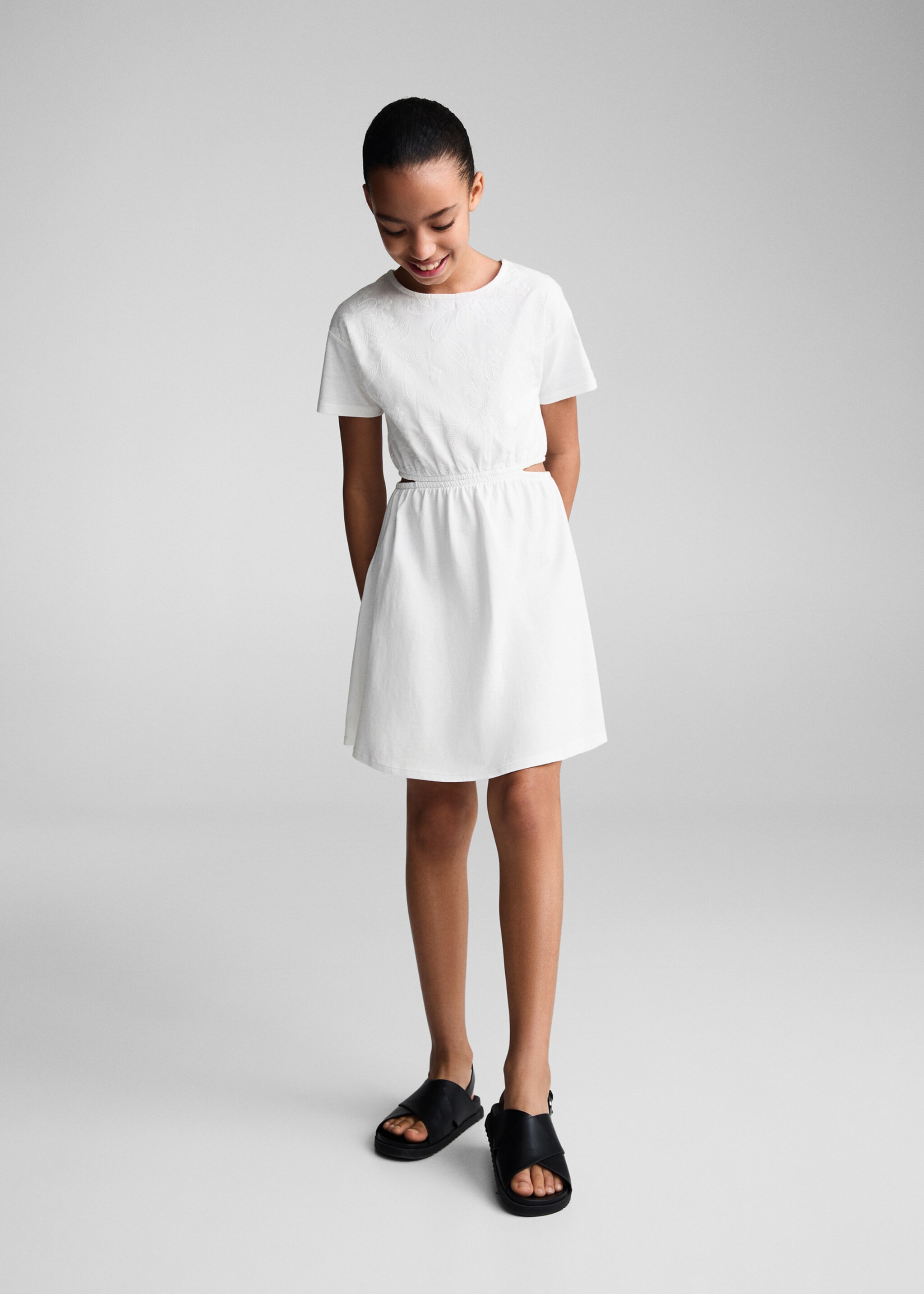Embroidered dress with side slits - General plane, Off White. Ref: 67056021-00.