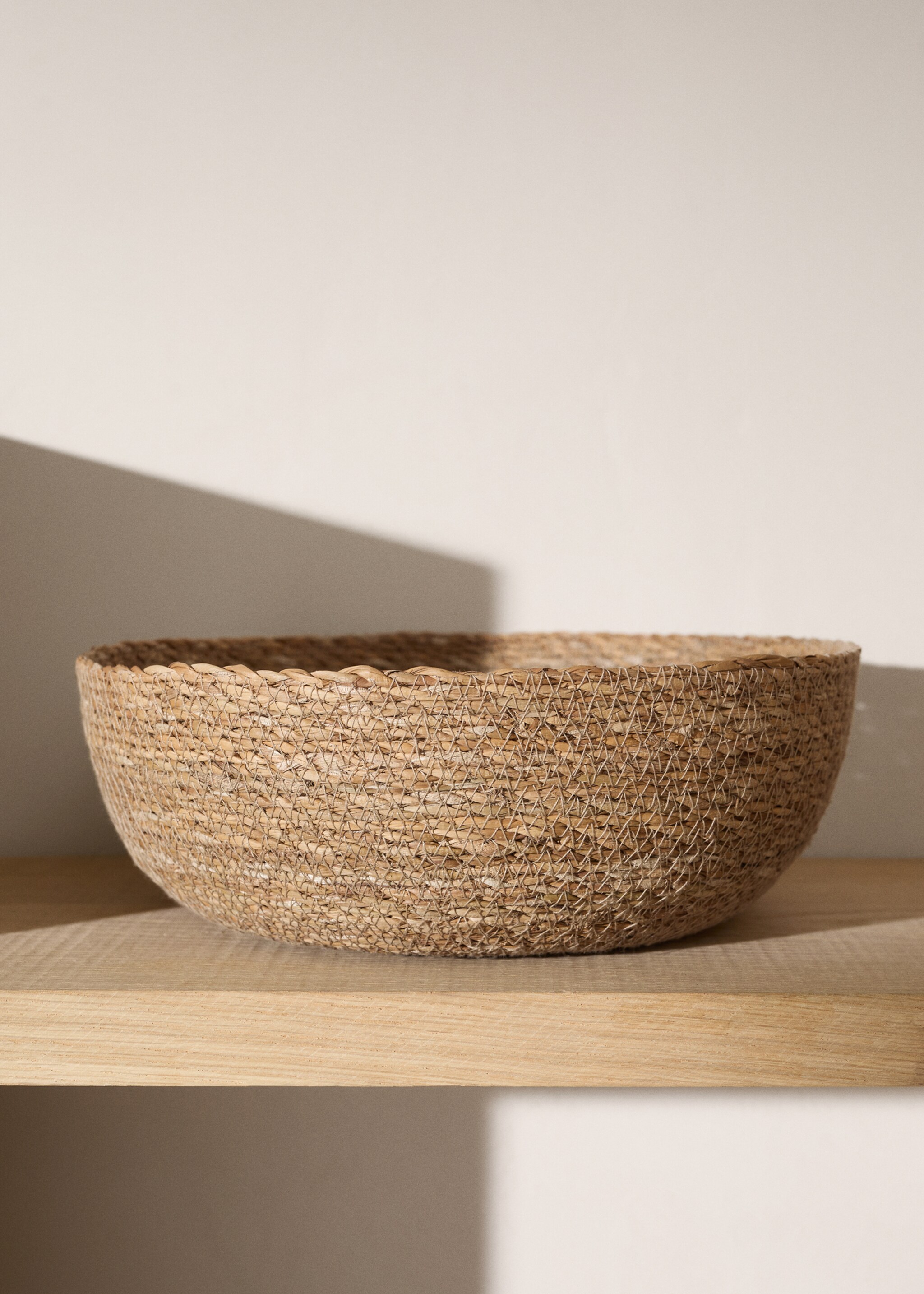 Cesta redonda de fibras naturais 30 x 10 cm - Plano geral, Castanho. Ref: 67056045-00.