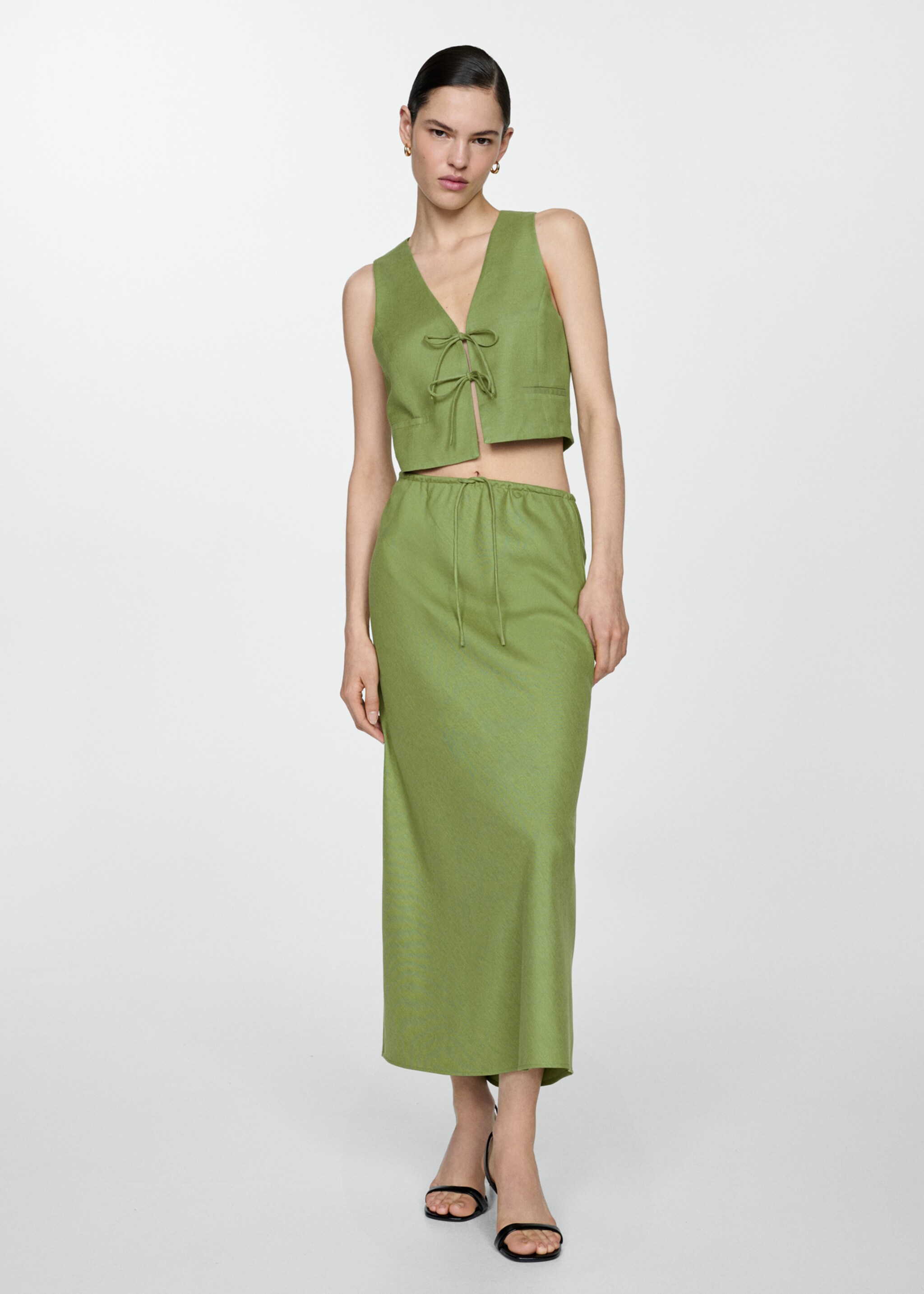 Long skirt with adjustable bow - General plane