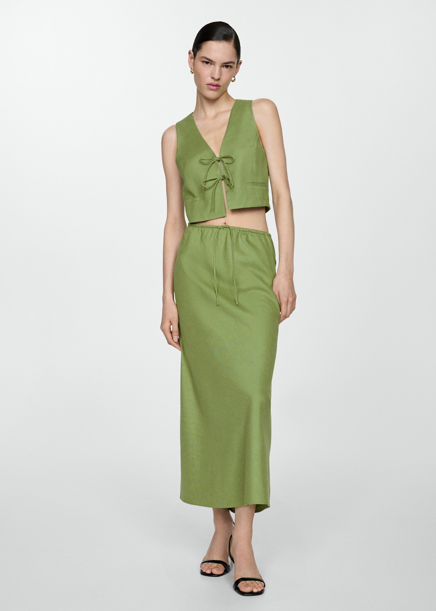 Long skirt with adjustable bow - General plane
