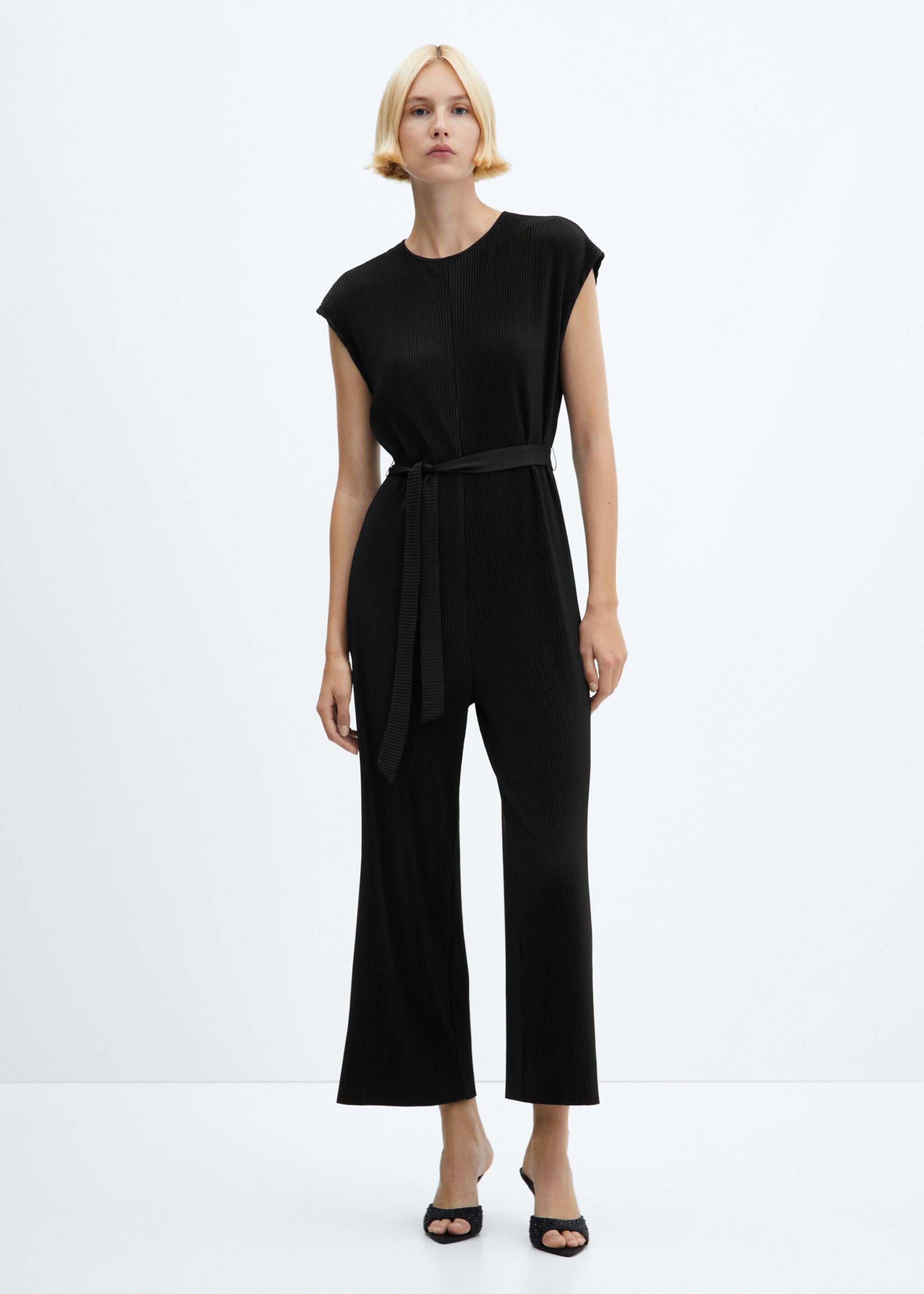 Pleated jumpsuit with bow - General plane, Black. Ref: 67060657-00.