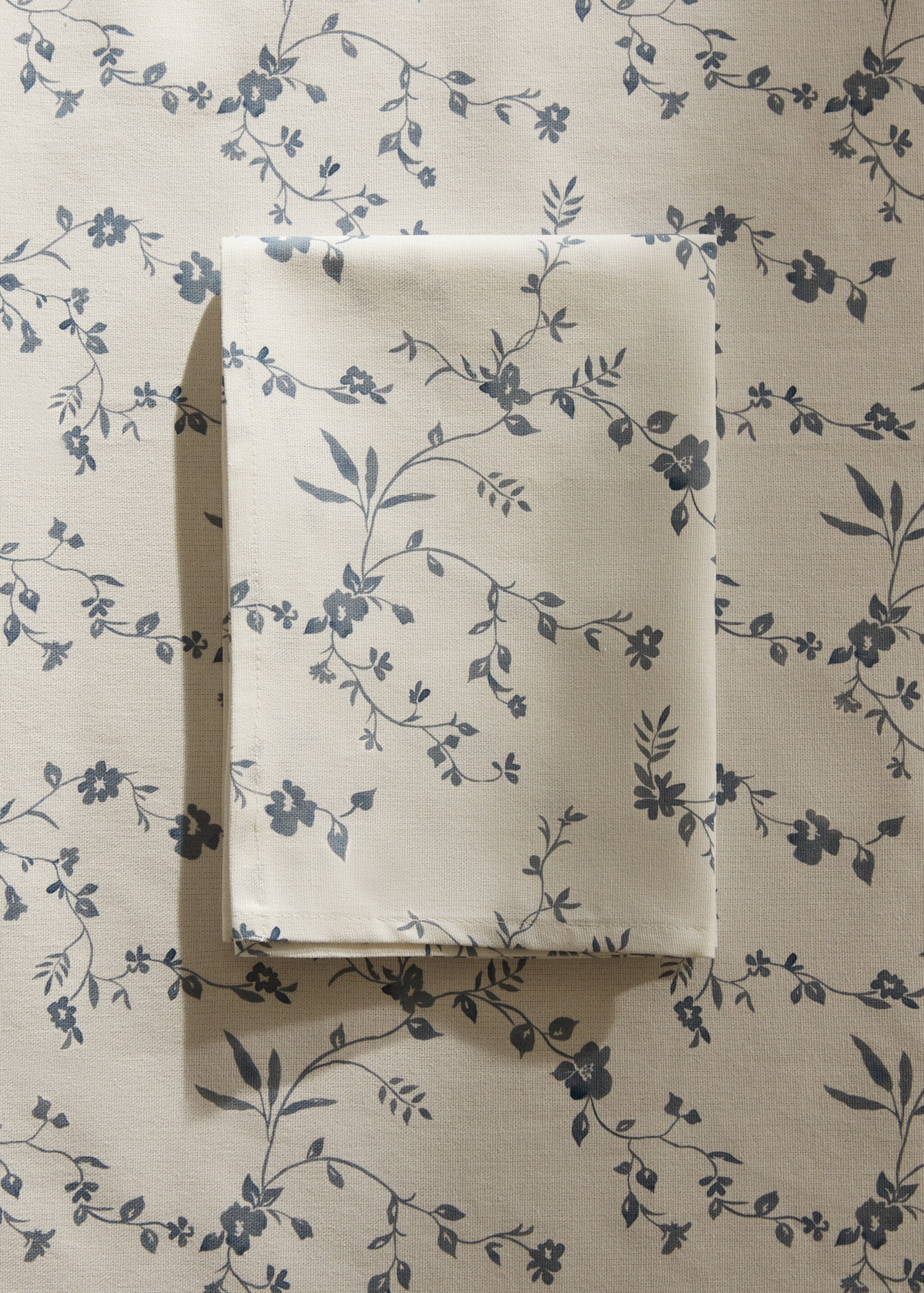 Tovalló cotó estampat flors - Pla general