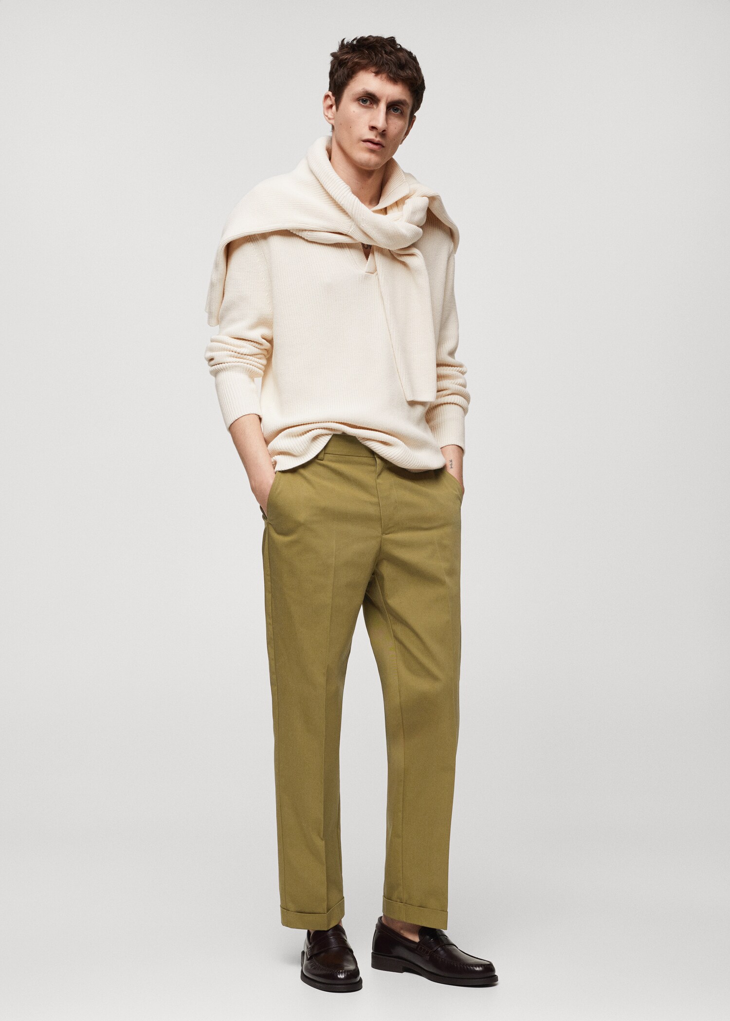 Knitted polo-neck sweater - General plane