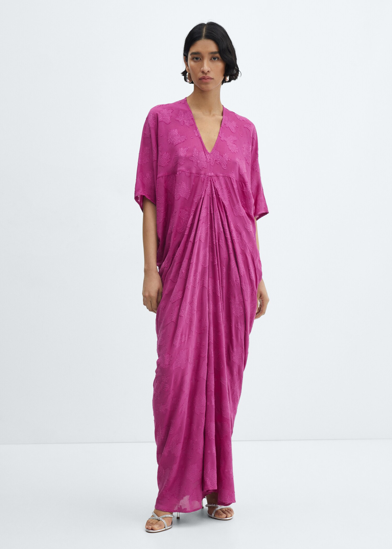 Caftan cu broderii florale - Plan general