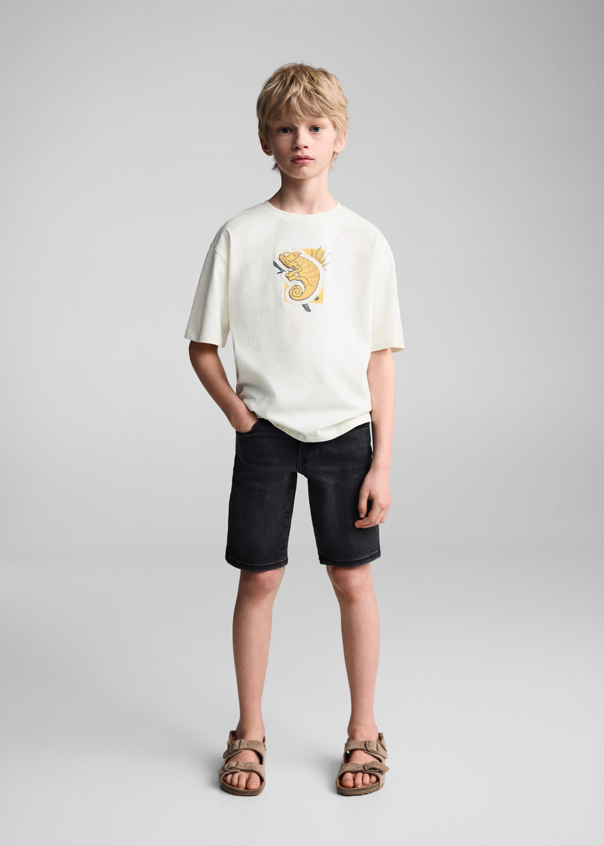 Camiseta estampado relieve - Plano general