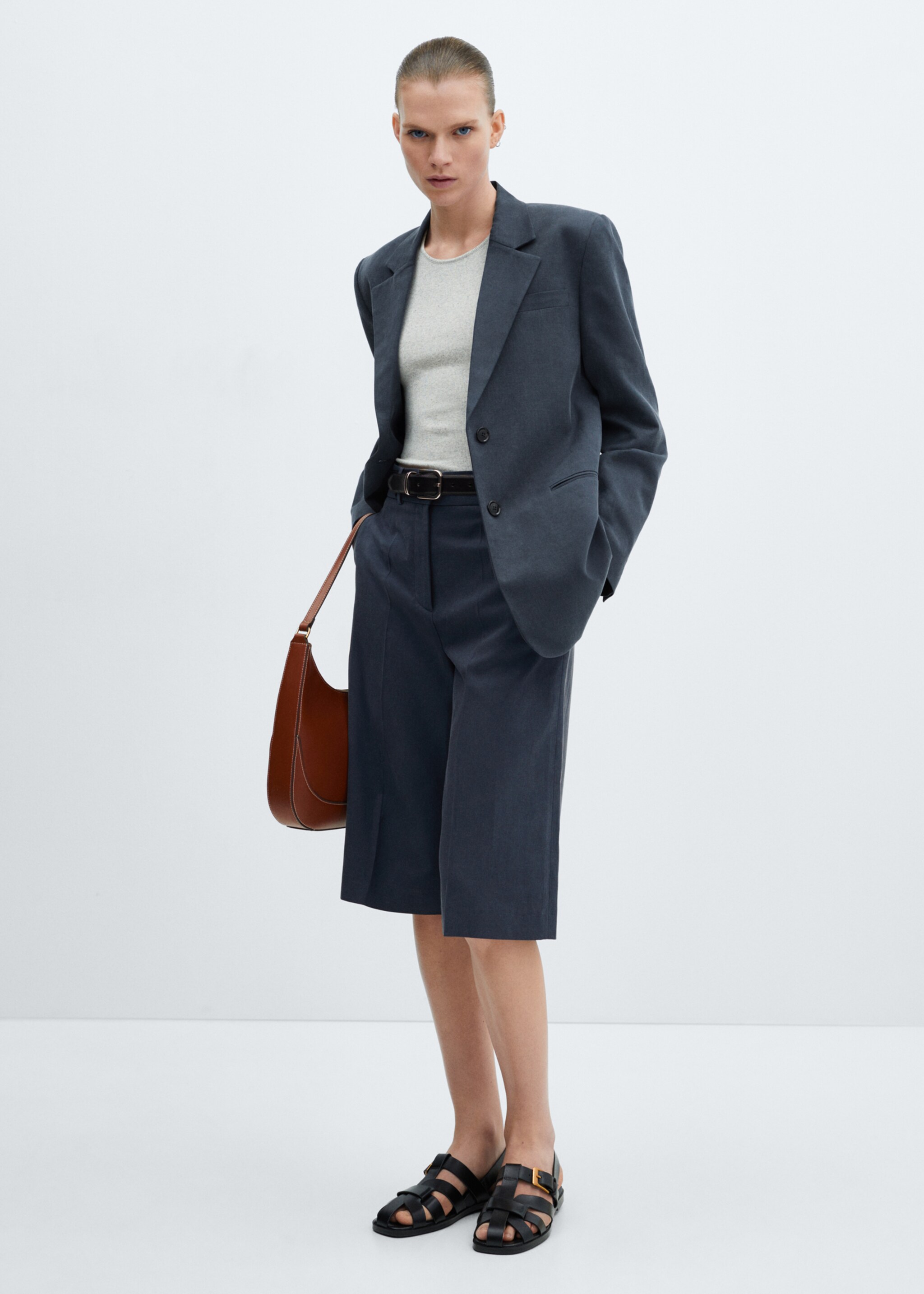 Bermudas lyocell pinzas - Plano general
