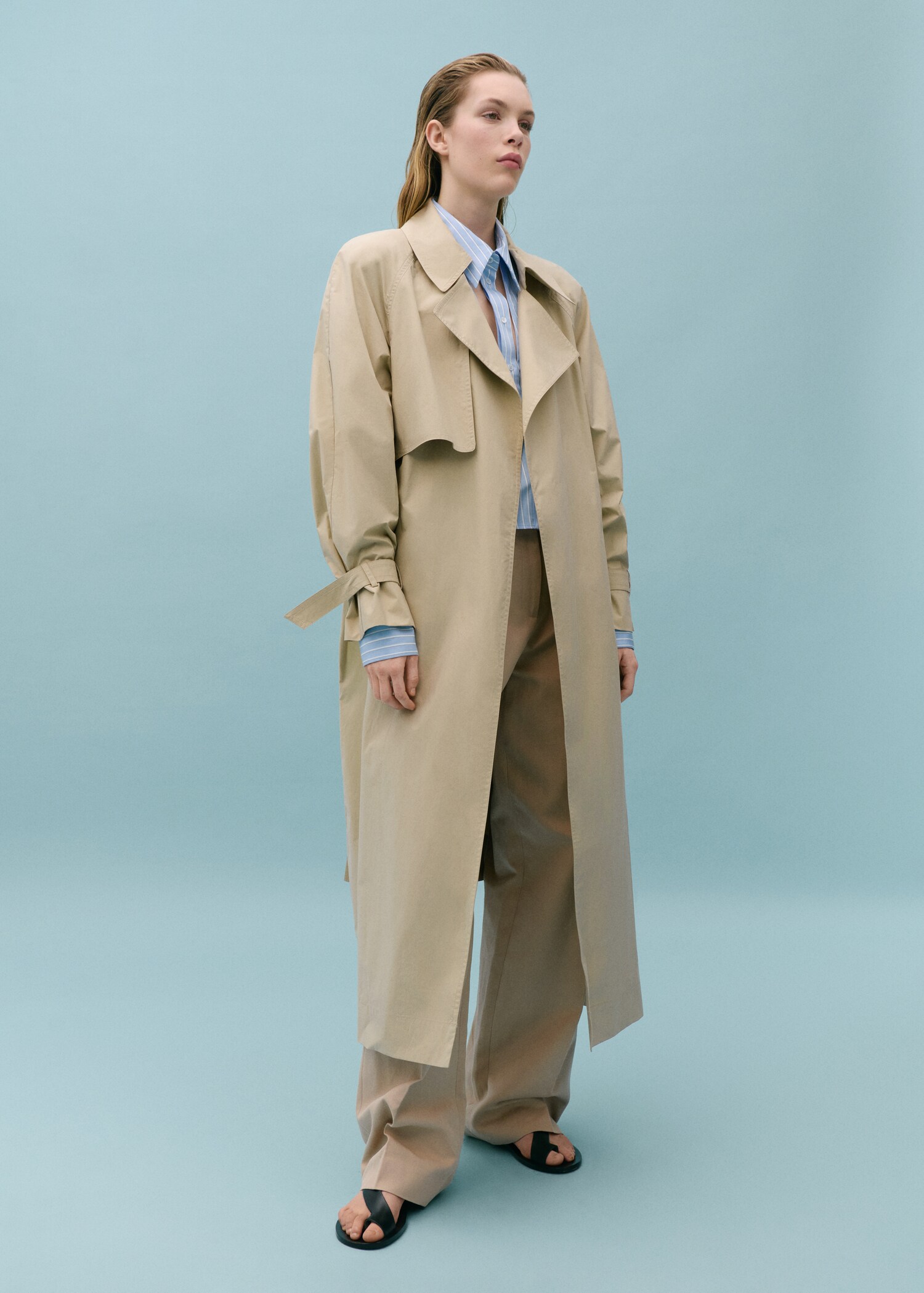 Langer Trenchcoat aus 100 % Baumwolle - Allgemeine Ansicht