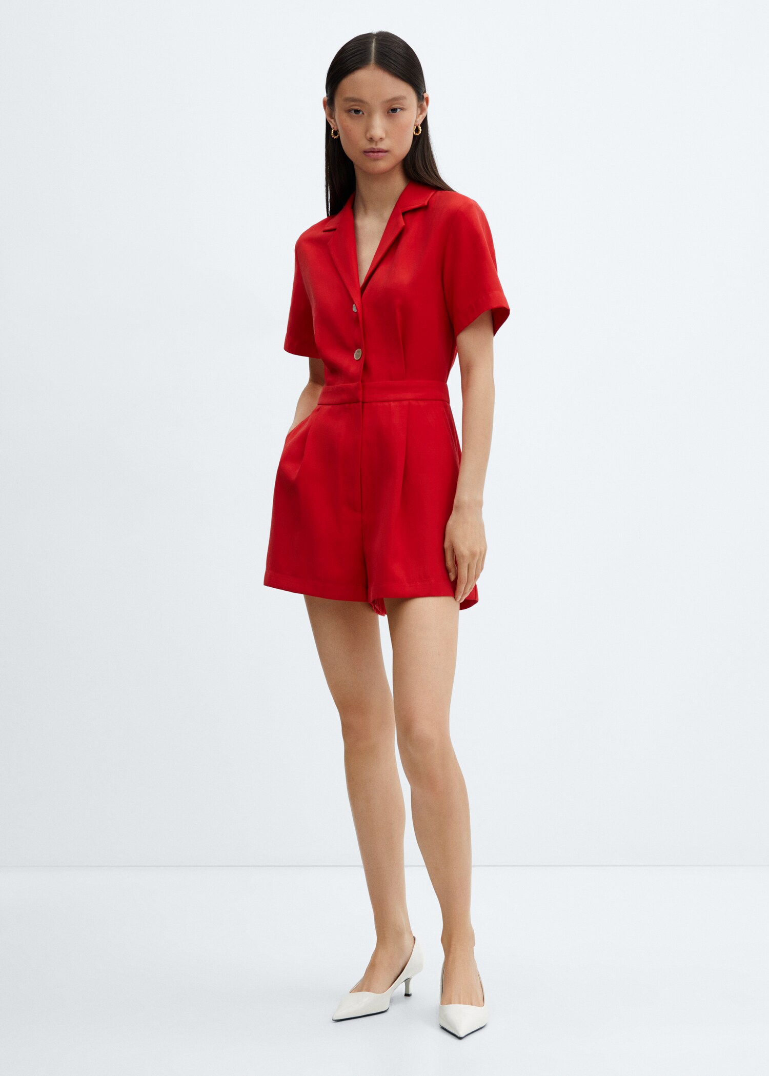 Kort jumpsuit veckad detalj - Allmän bild