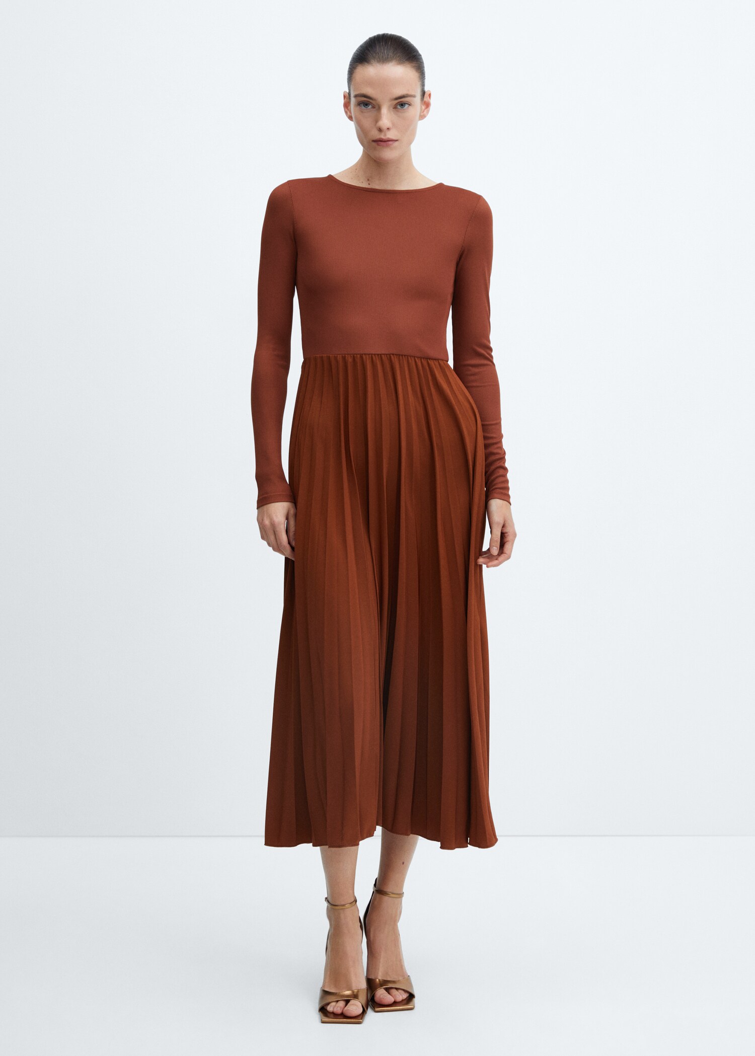 Pleated hem dress - General plane