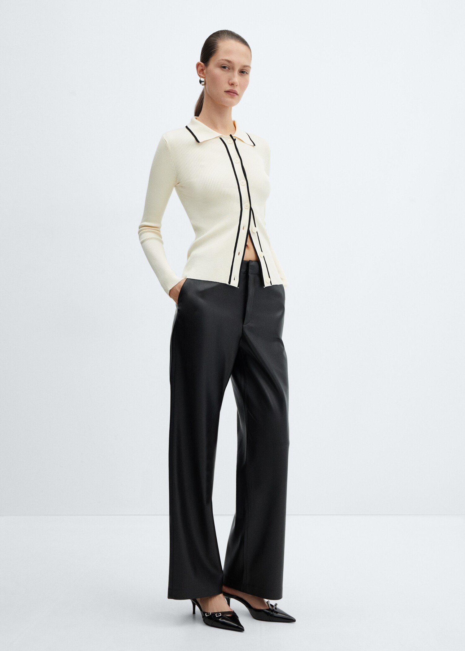High-waist broek met leereffect - Overzichtstekening