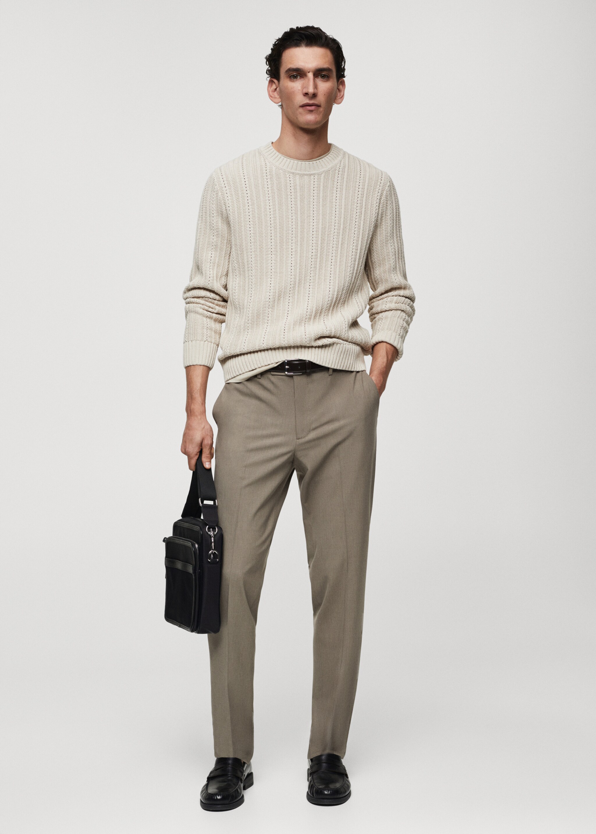 Contrasting knit sweater - General plane