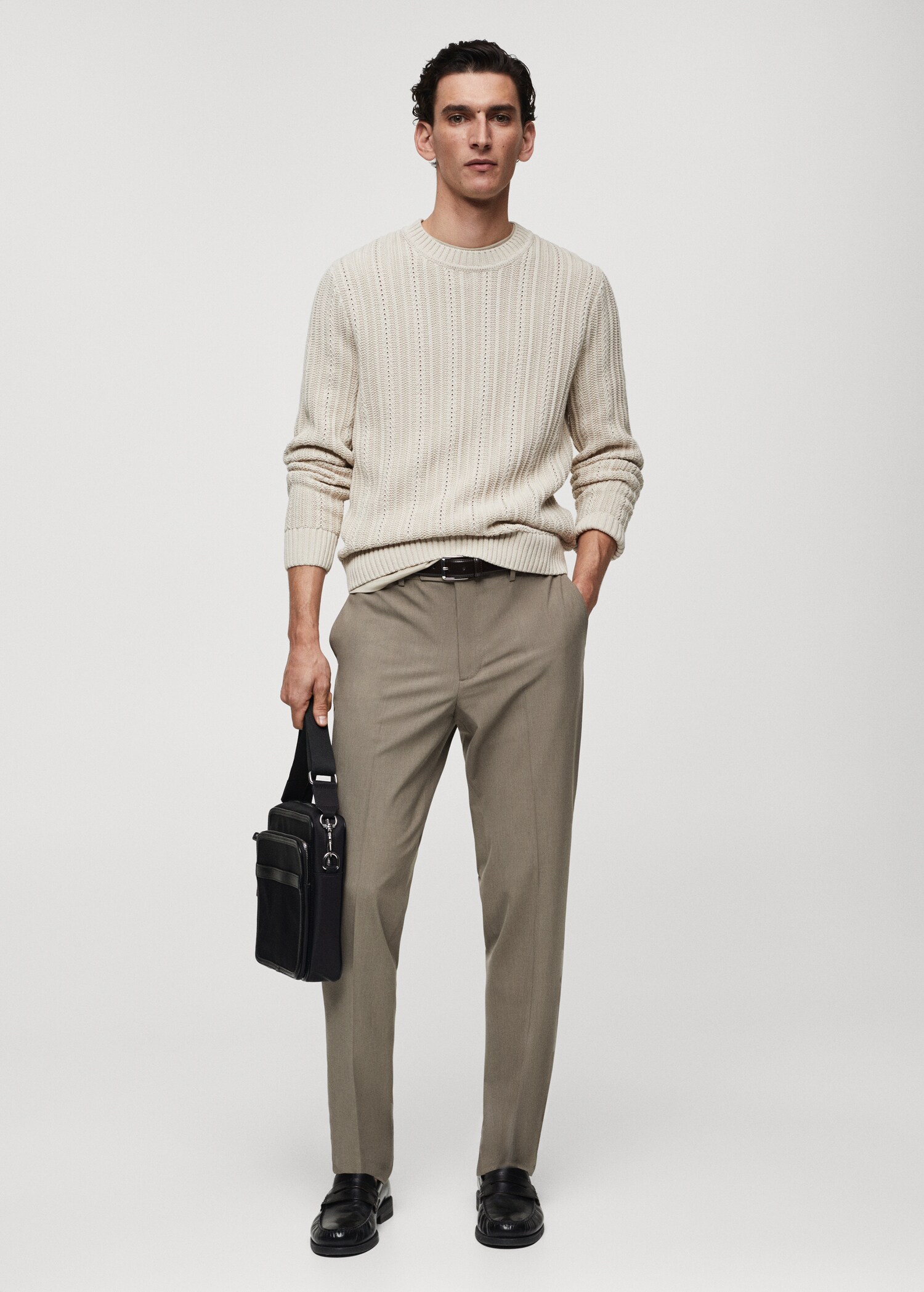Contrasting knit sweater - General plane