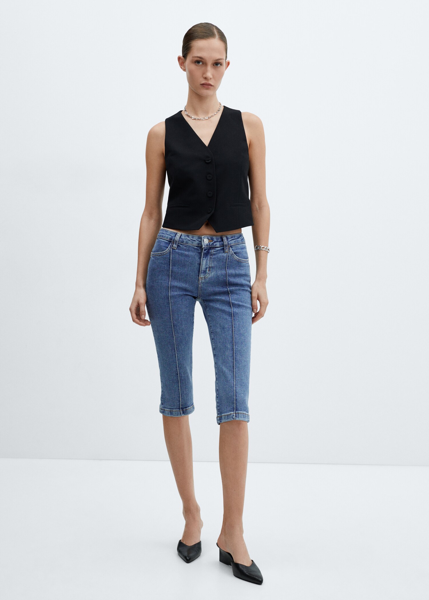 Capri jeans with decorative stitching - General plane
