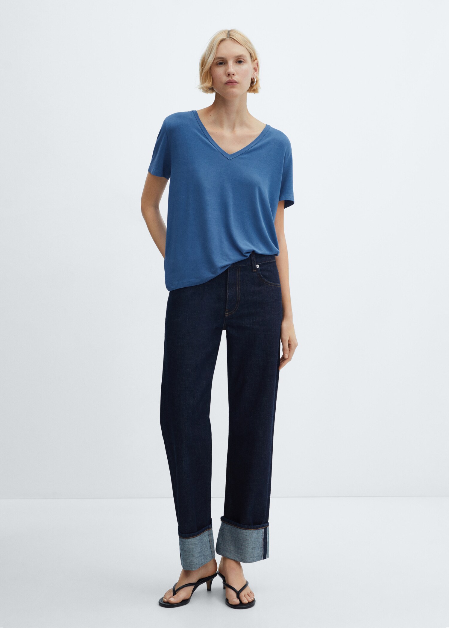 T-Shirt mit V-Ausschnitt - Allgemeine Ansicht