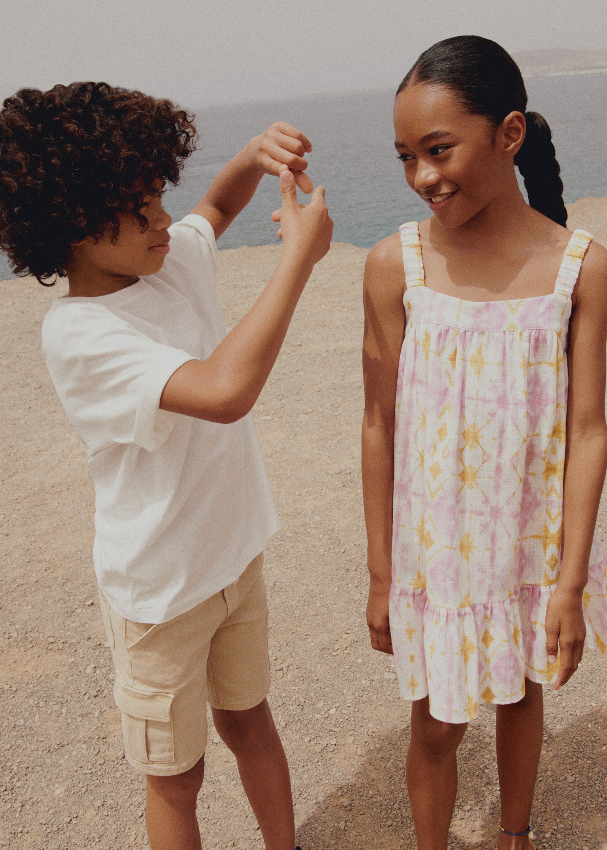 Cargo pockets Bermuda shorts - General plane, Beige. Ref: 67075992-00.