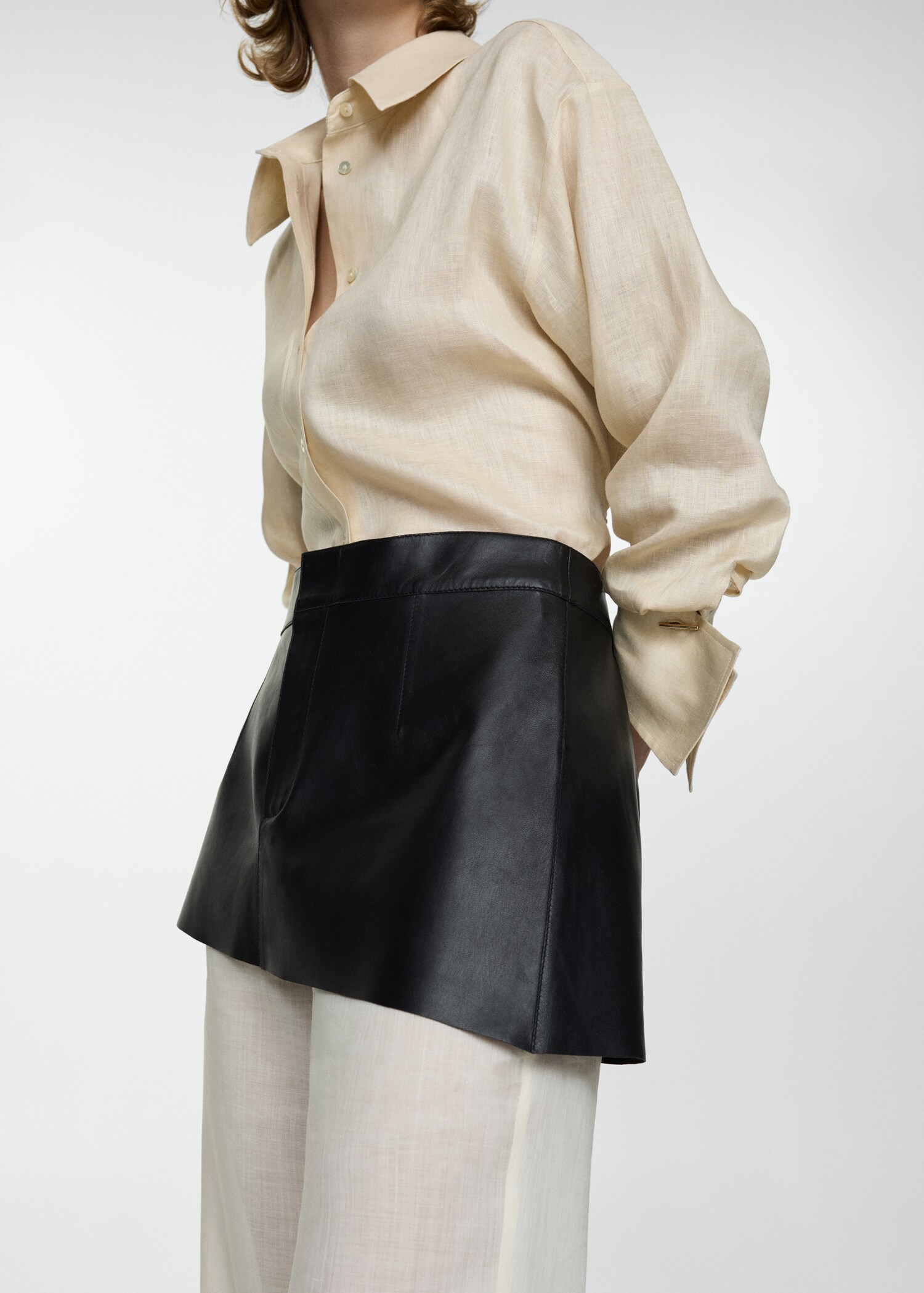 Jupe ceinture large cuir asymétrique - Plan général