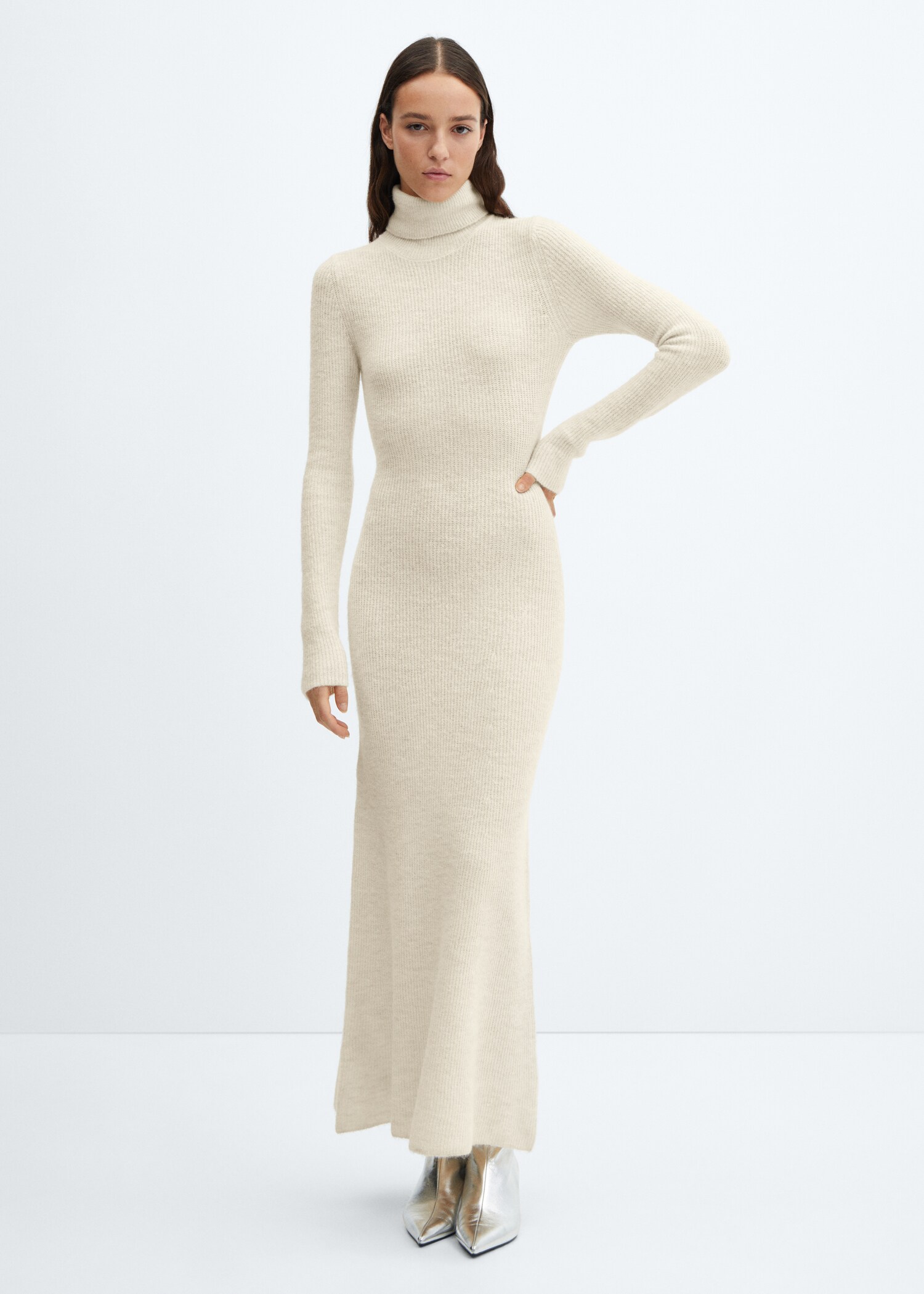 Rochie din tricot cu guler întors - Plan general