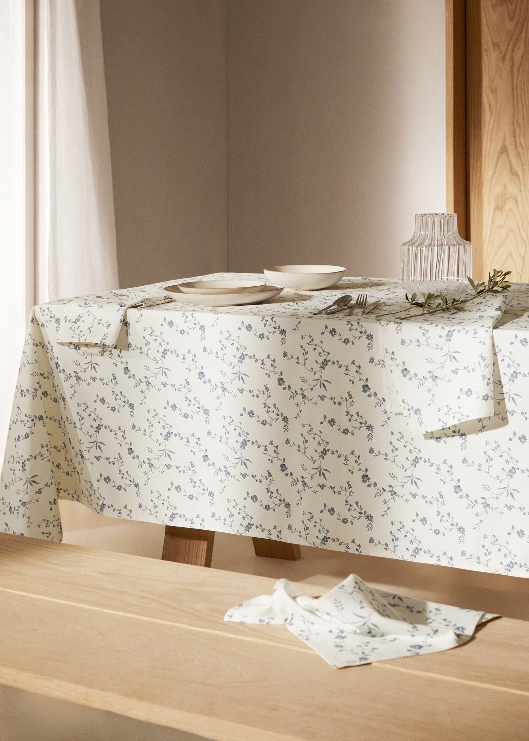 Bomullsduk med blomstertrykk, 170x170 cm - Total bildeutsnitt