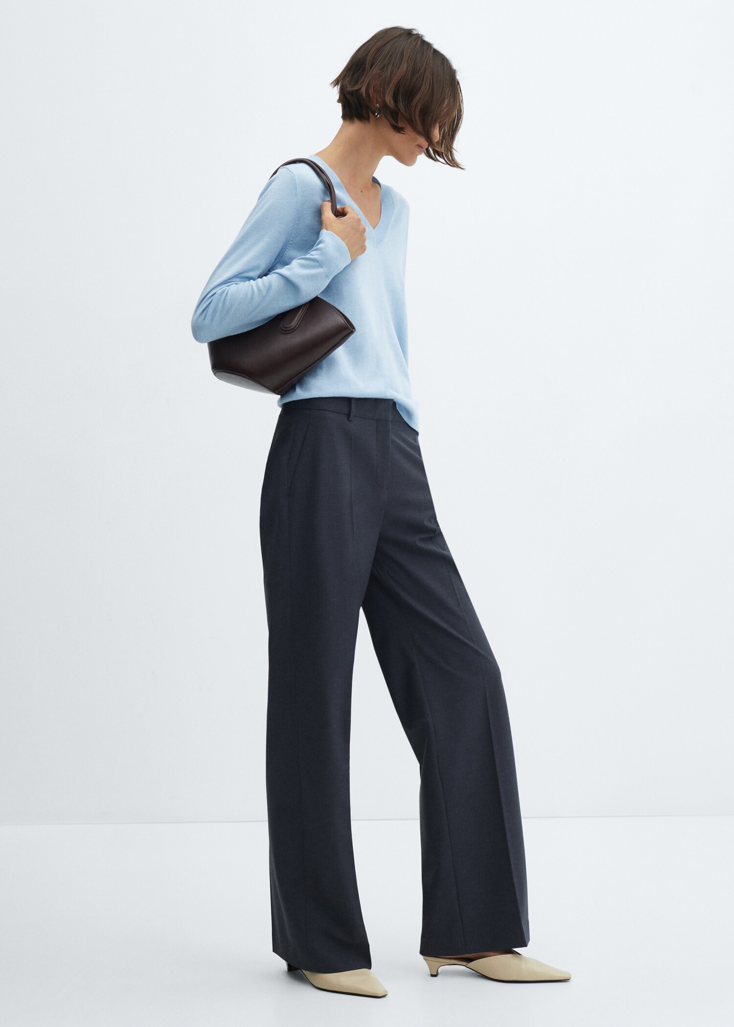 V-neck knit sweater - General plane