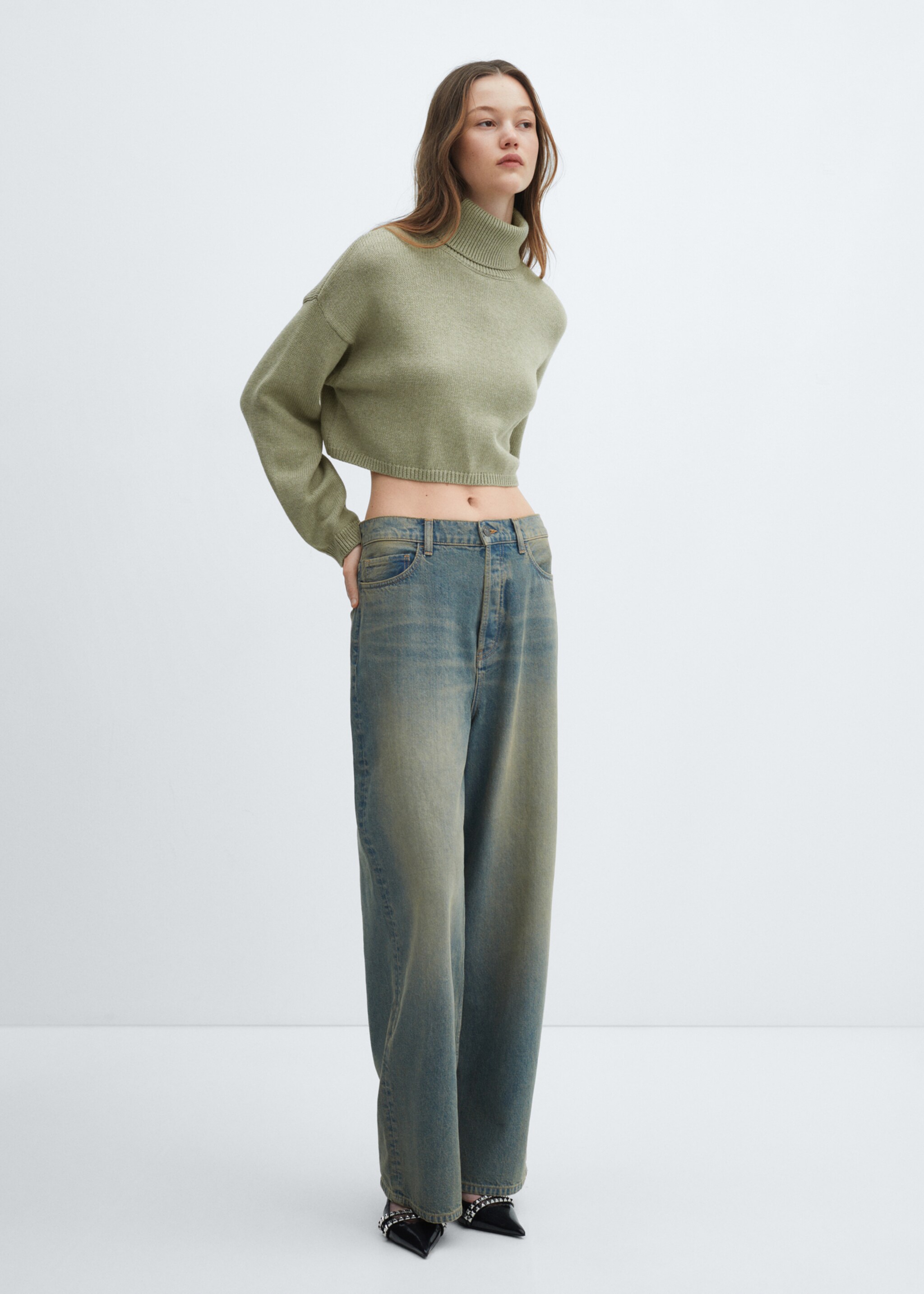 Turtleneck knitted sweater - General plane