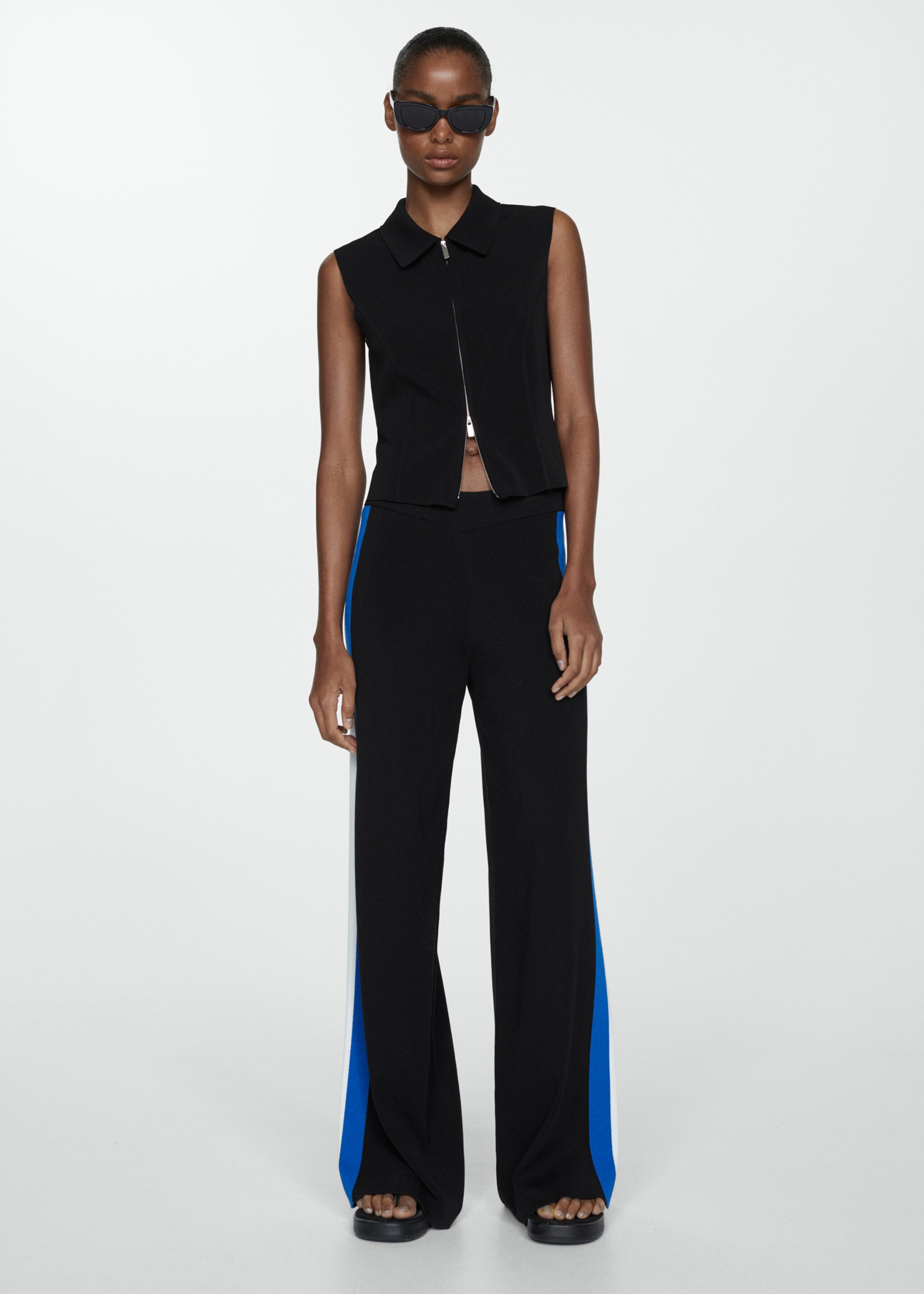 Straight knitted trousers - General plane
