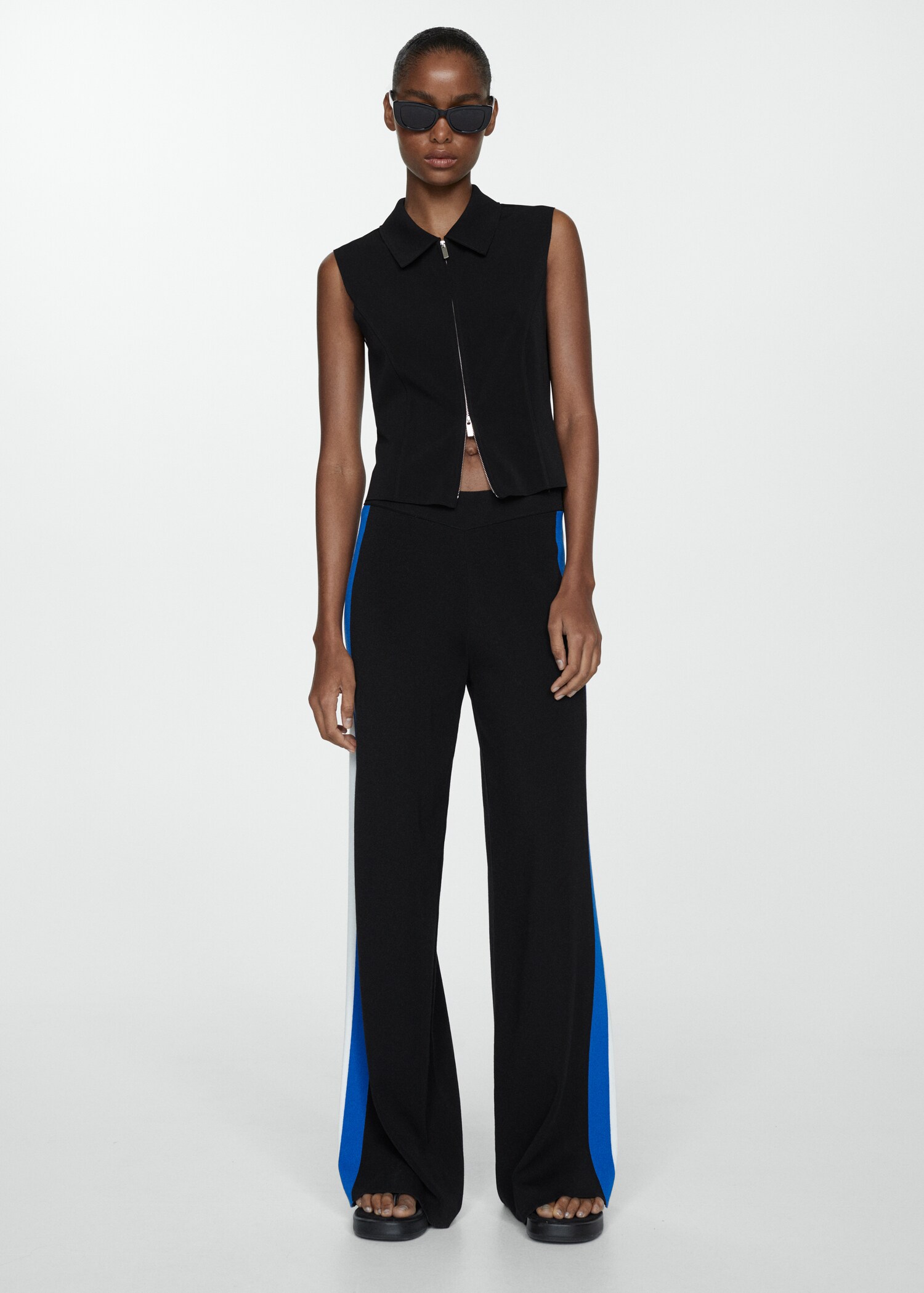 Straight knitted trousers - General plane