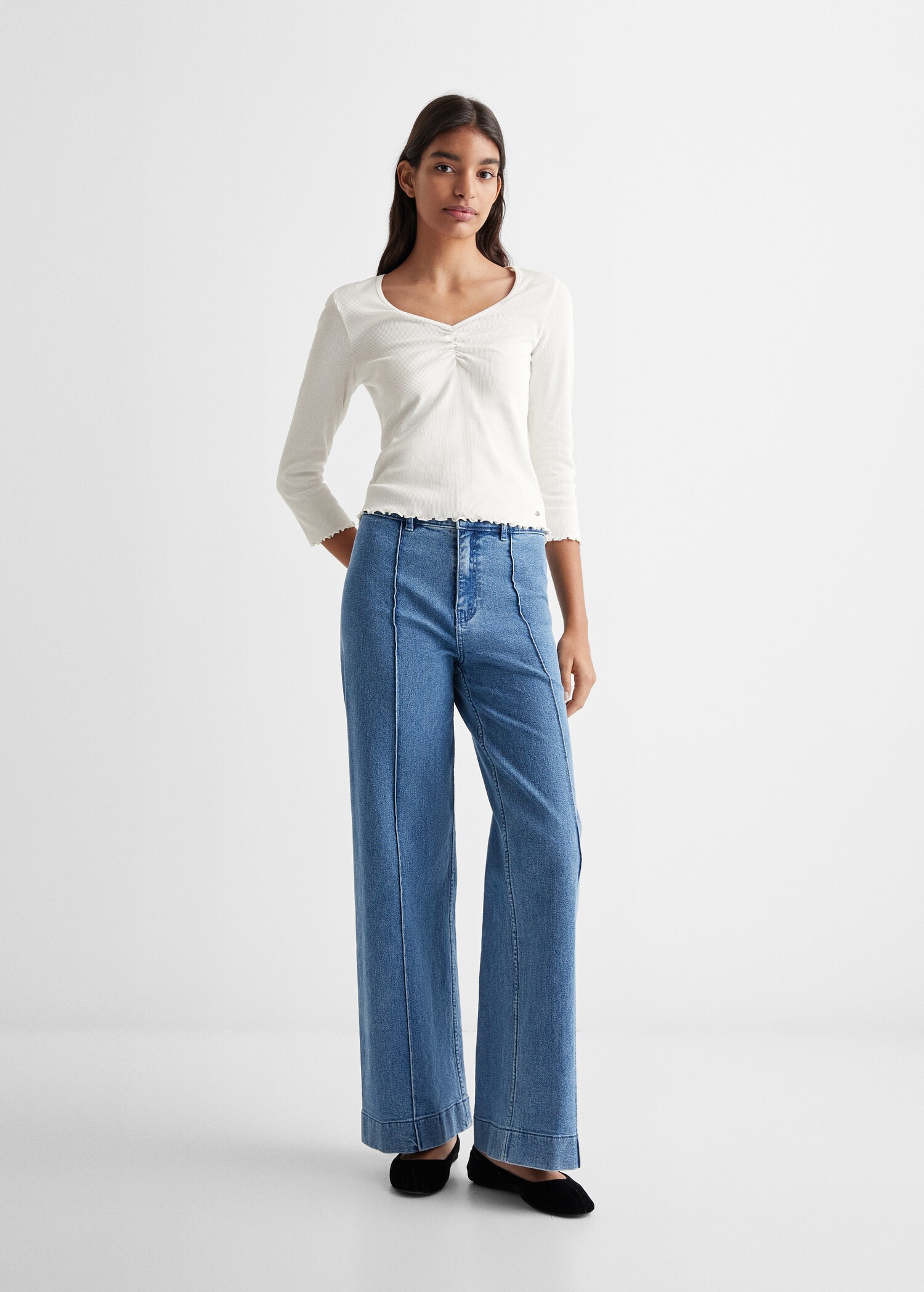 V-neck T-shirt - General plane