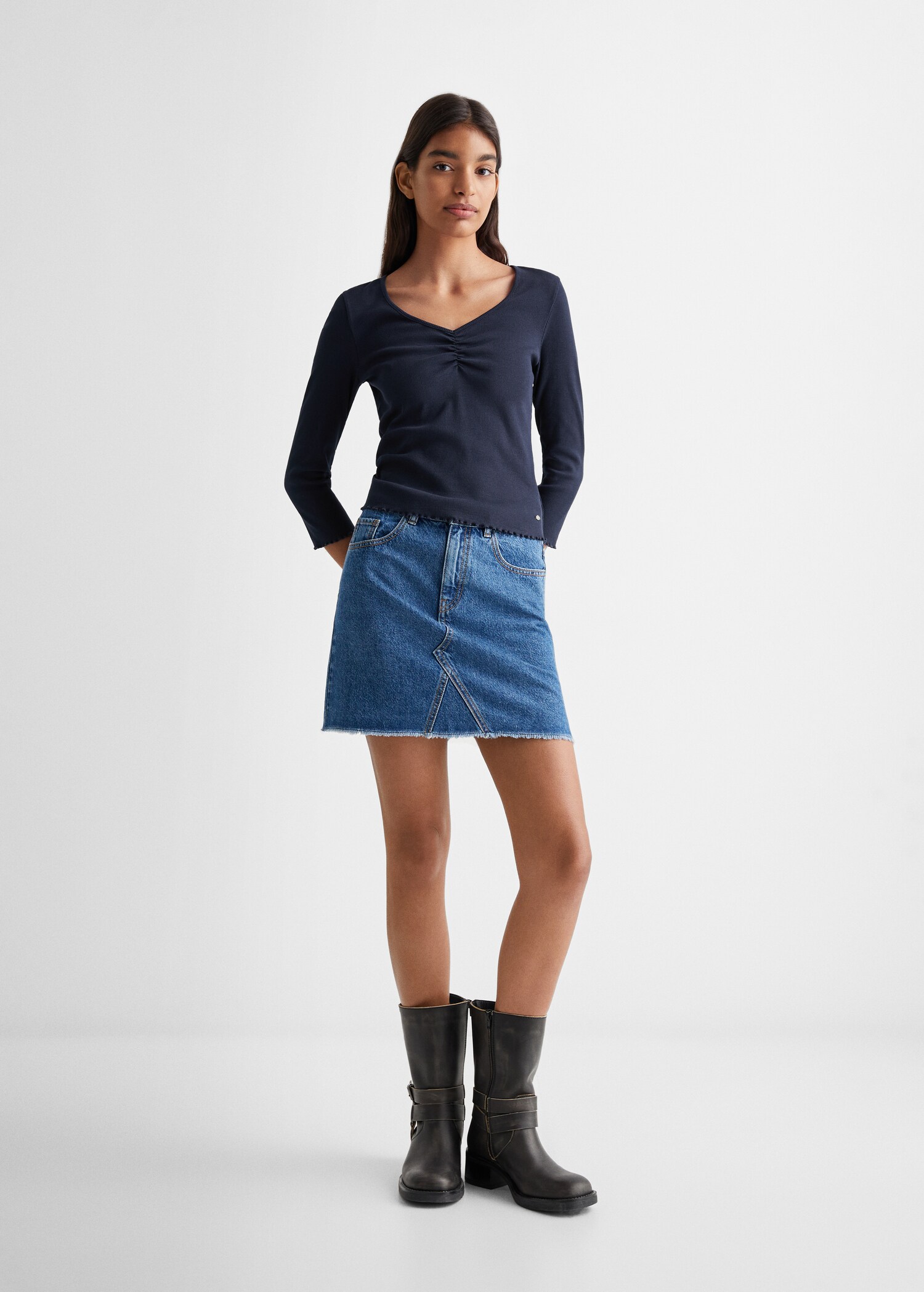 V-neck T-shirt - General plane