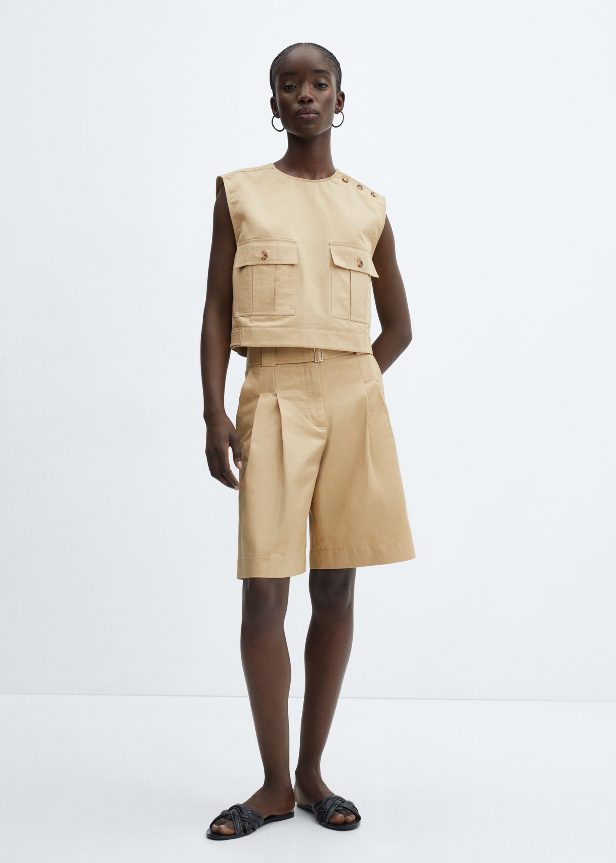 Bermuda shorts with pleat detail - General plane