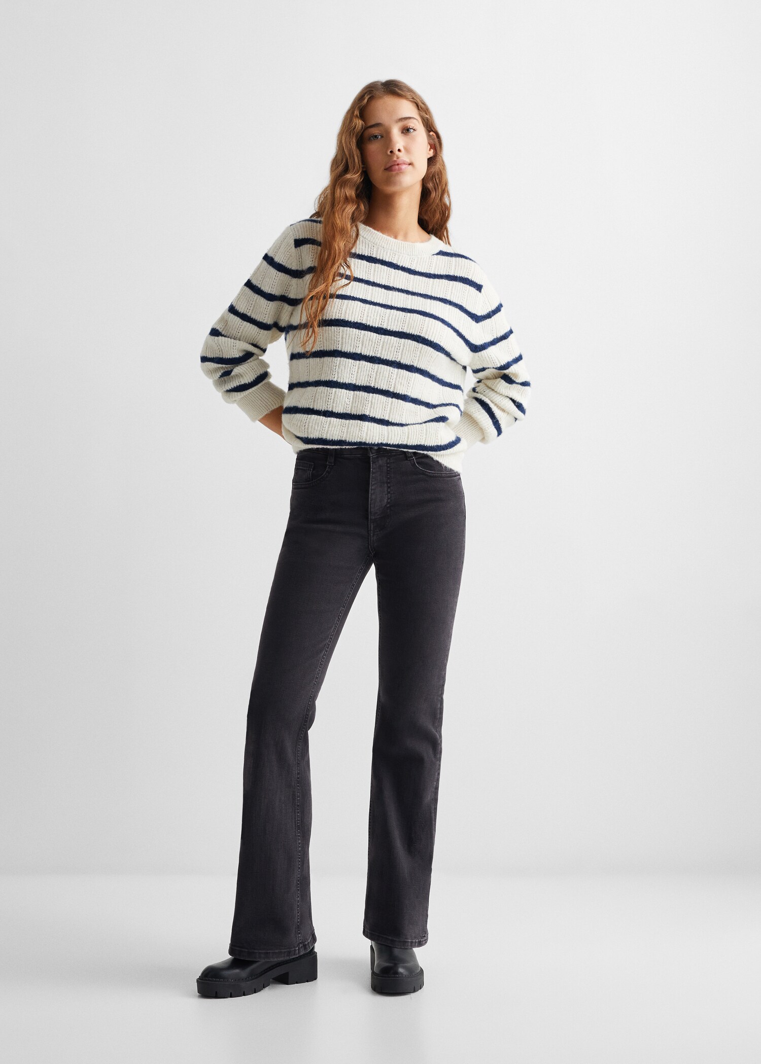 Flared finished jeans - General plane
