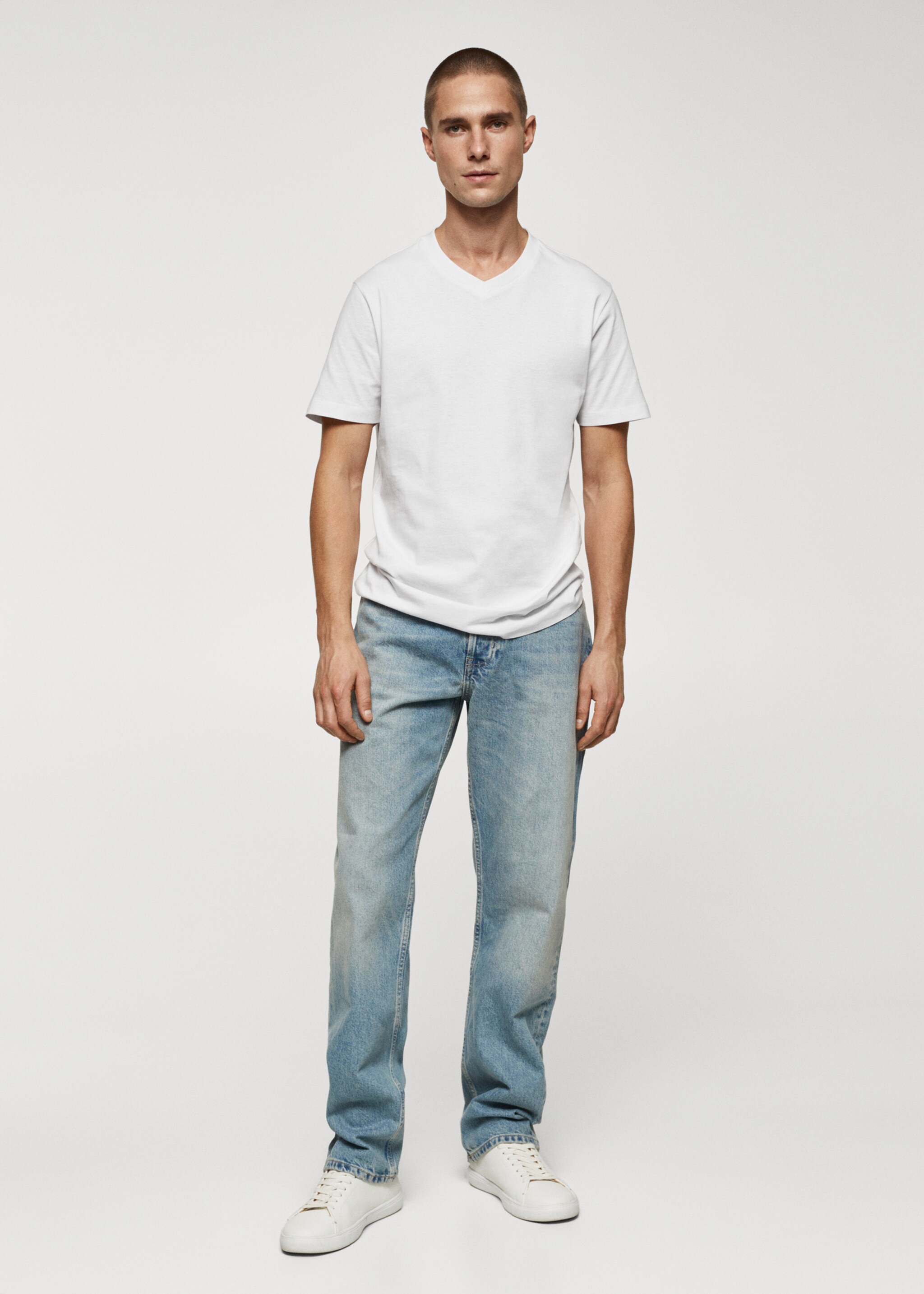 T-shirt basique coton col V - Plan général, Blanc. Ref: 67090643-00.