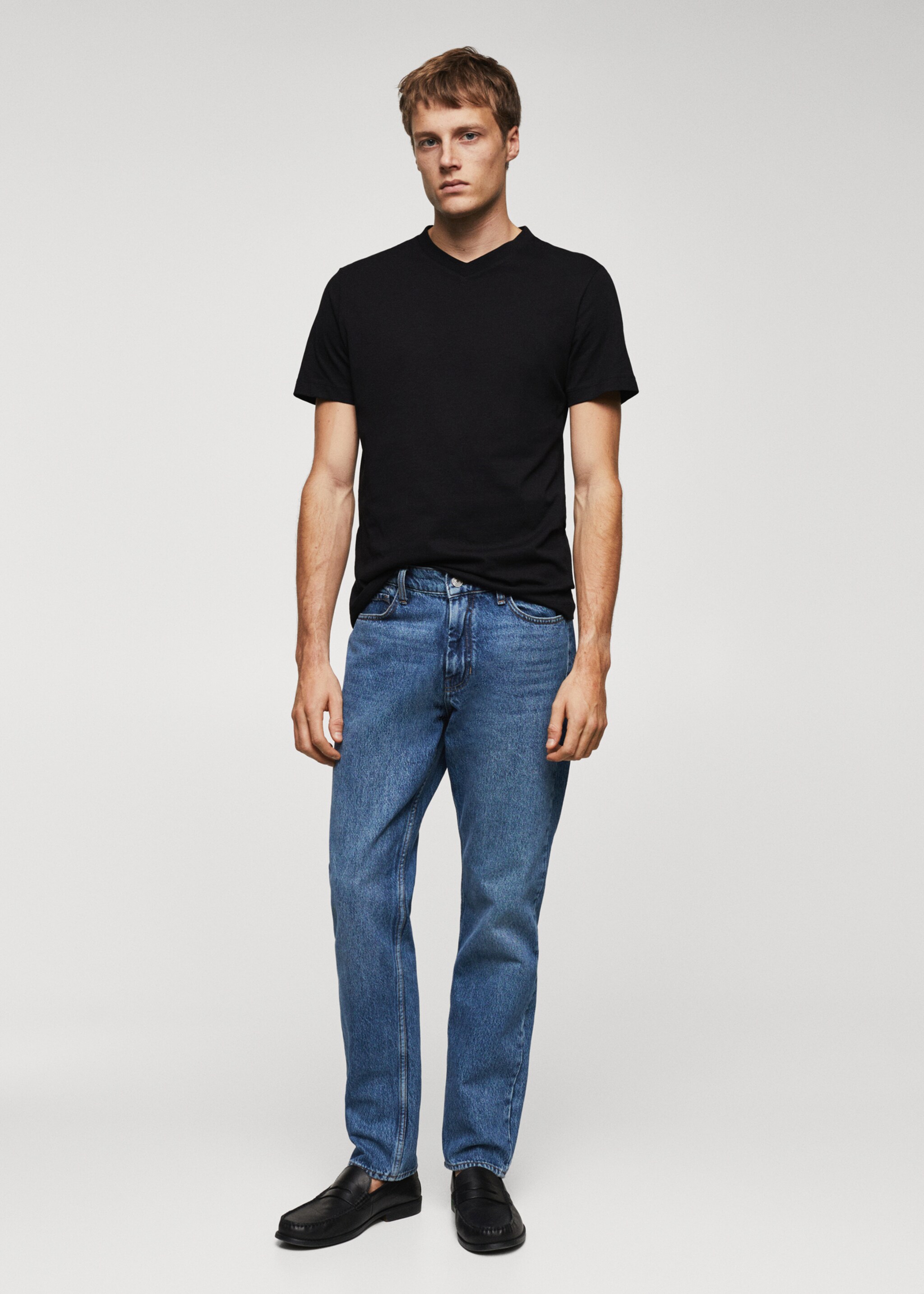 Basic cotton V-neck T-shirt - General plane