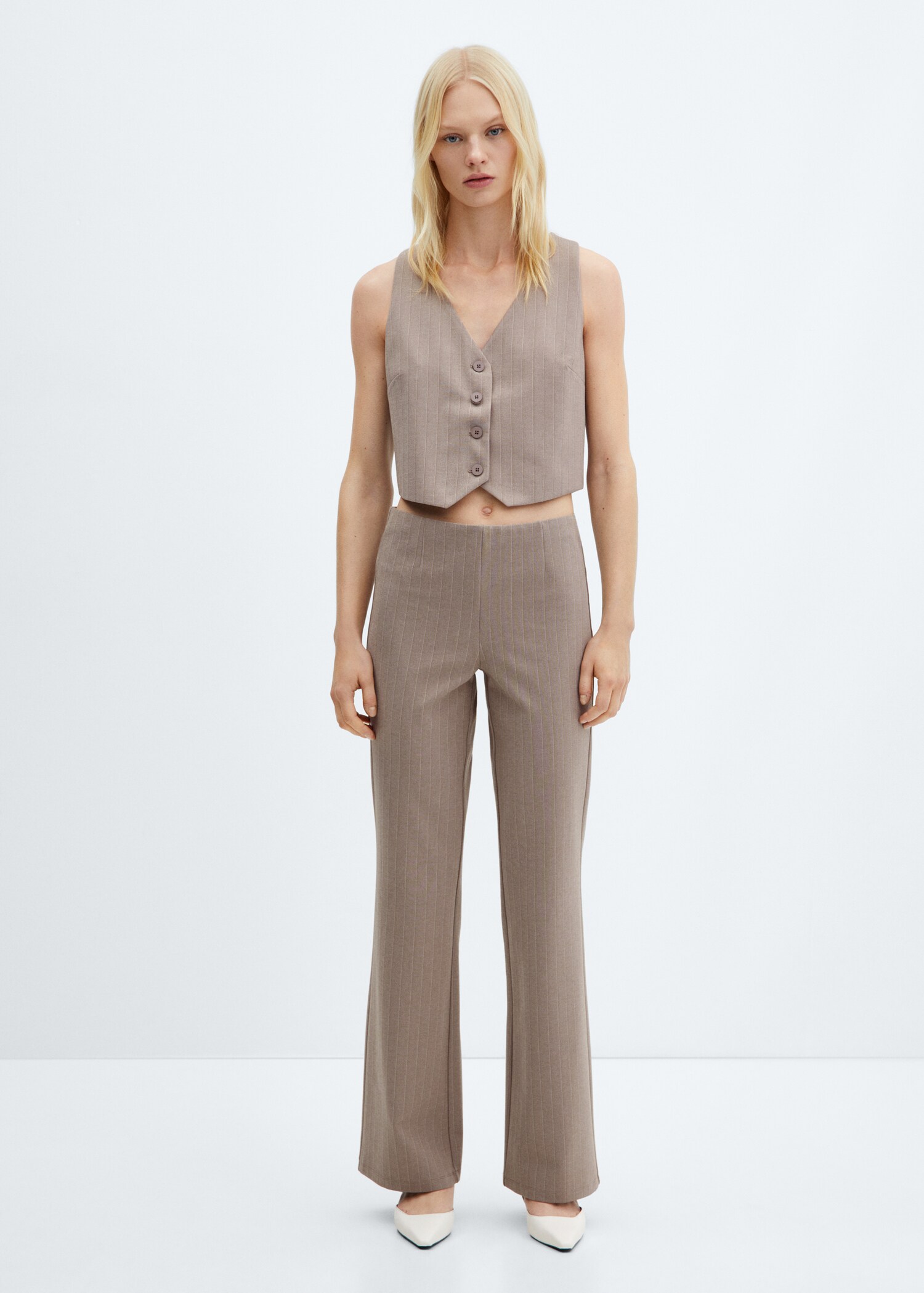 Straight knitted trousers - General plane