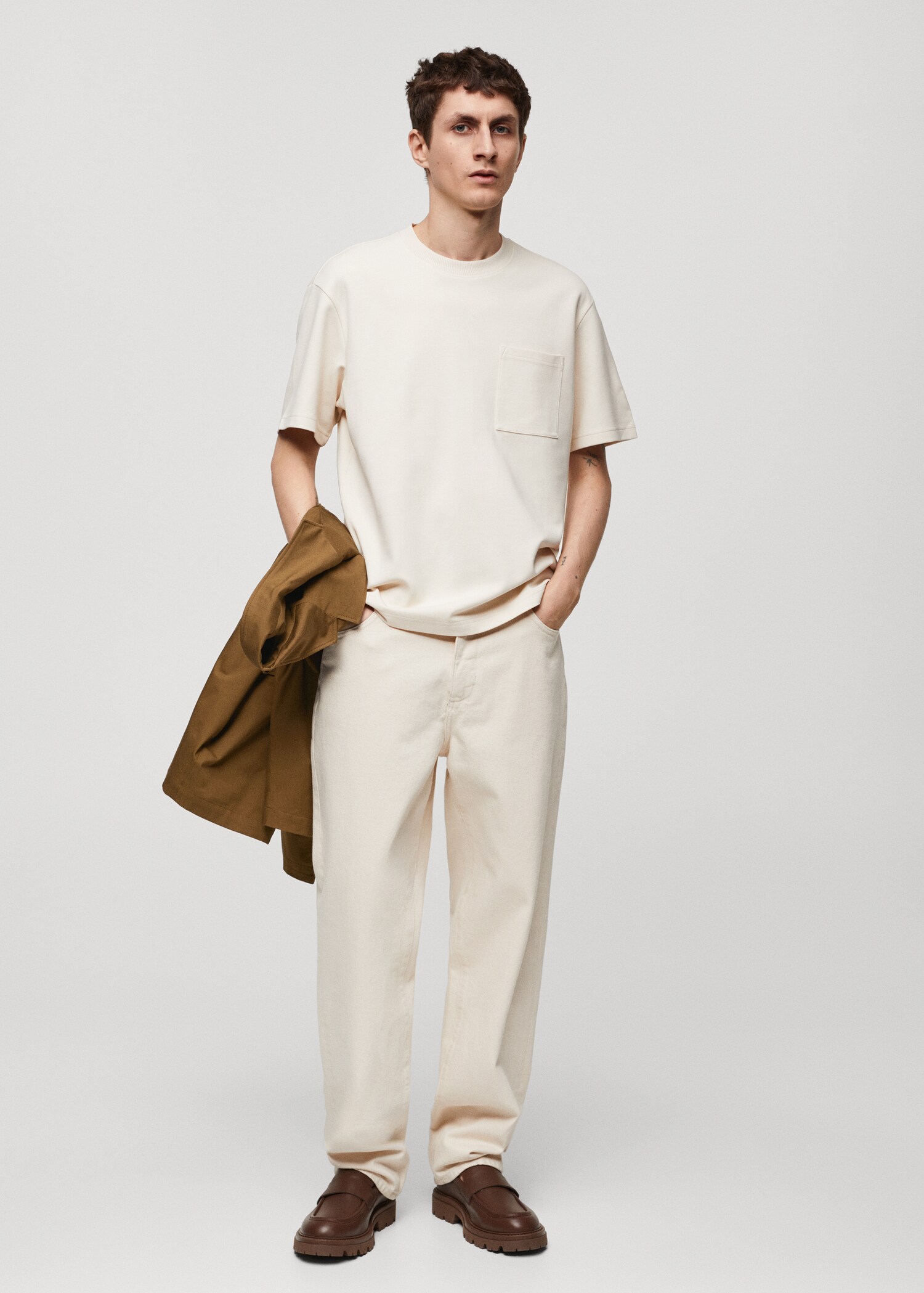 Koszulka relaxed fit z kieszenią - Plan ogólny