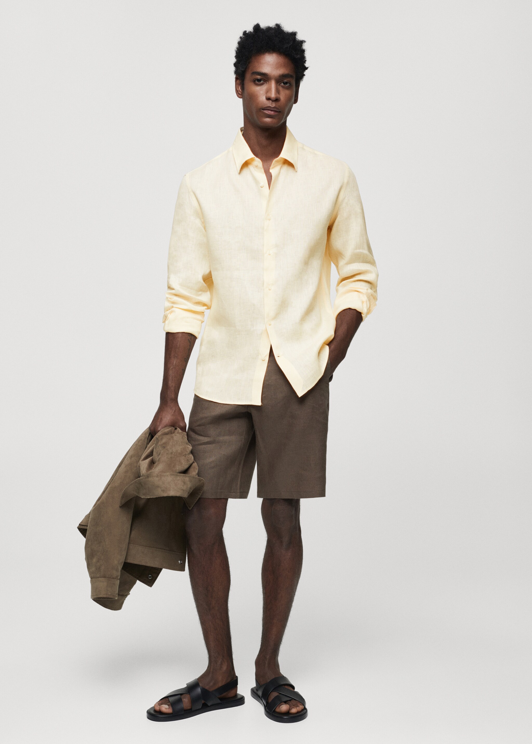 Camisa regular fit 100% lino - Plano general