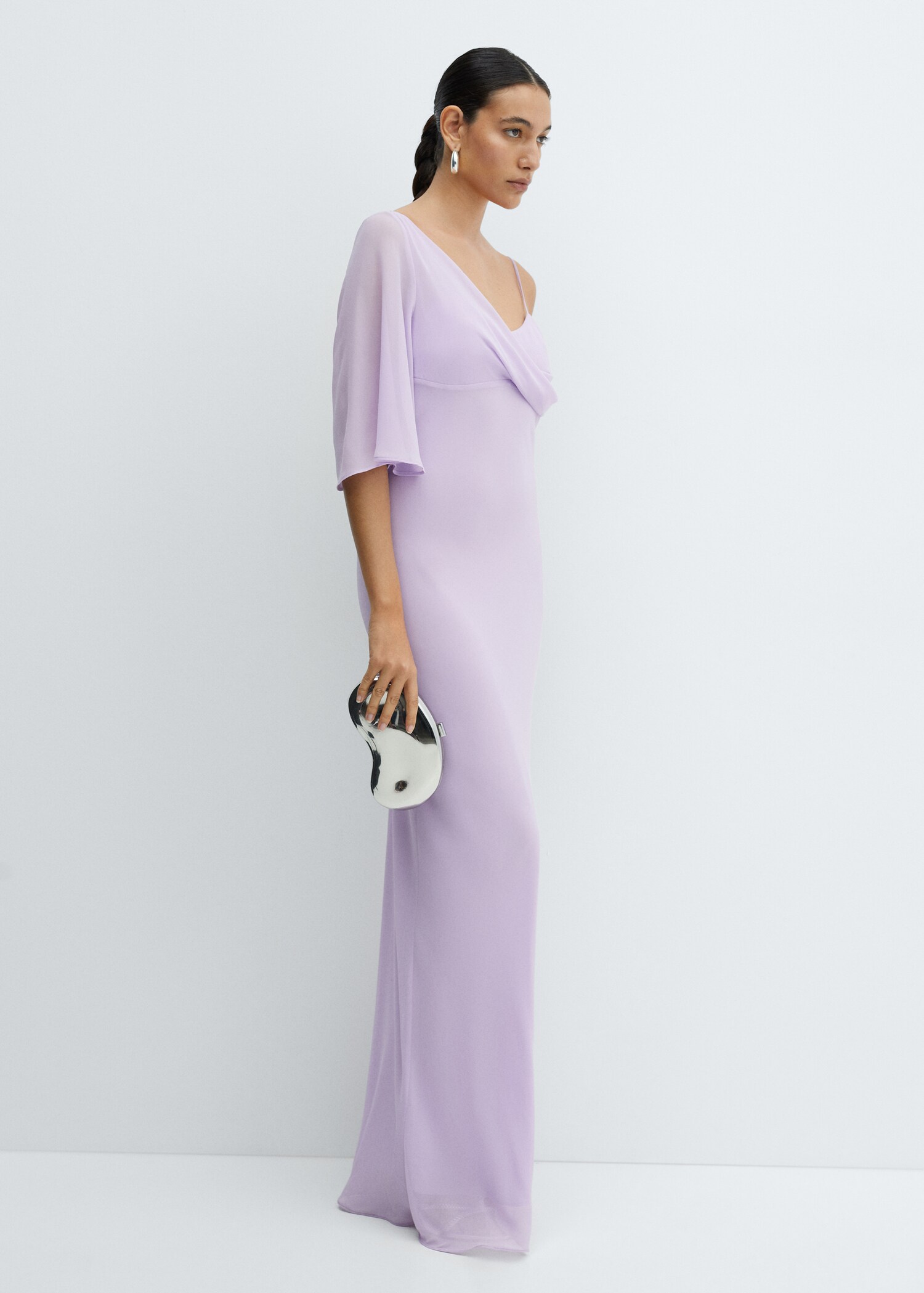Asymmetrical dress with flared sleeves - General plane