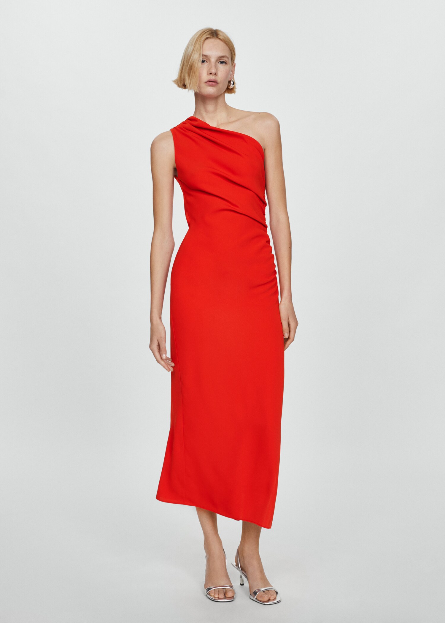 Asymmetrical dress with side slit - General plane