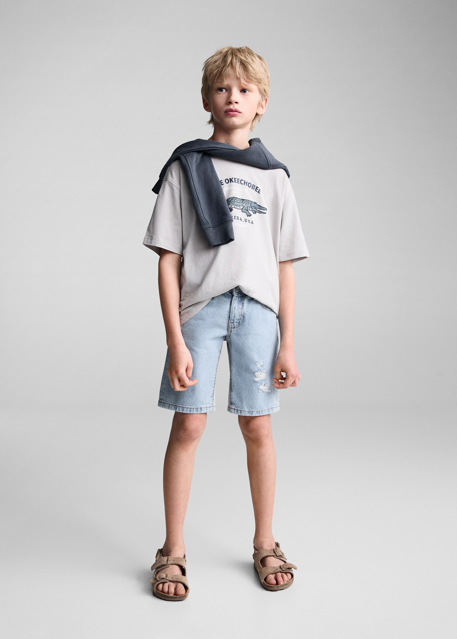 Jeans-Bermudashorts mit Zierrissen - Allgemeine Ansicht