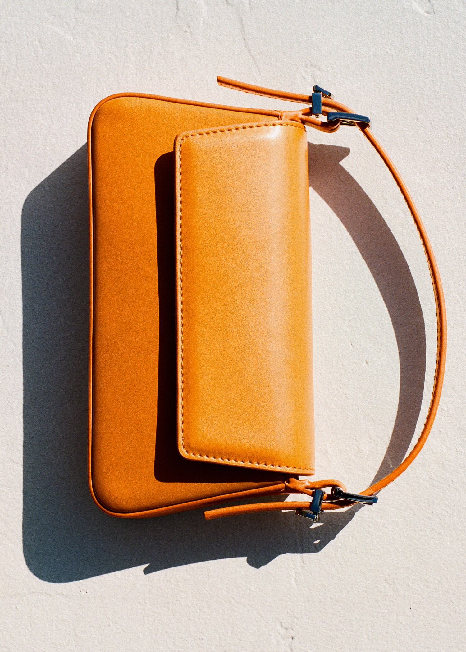 Double strap bag with flap - General plane