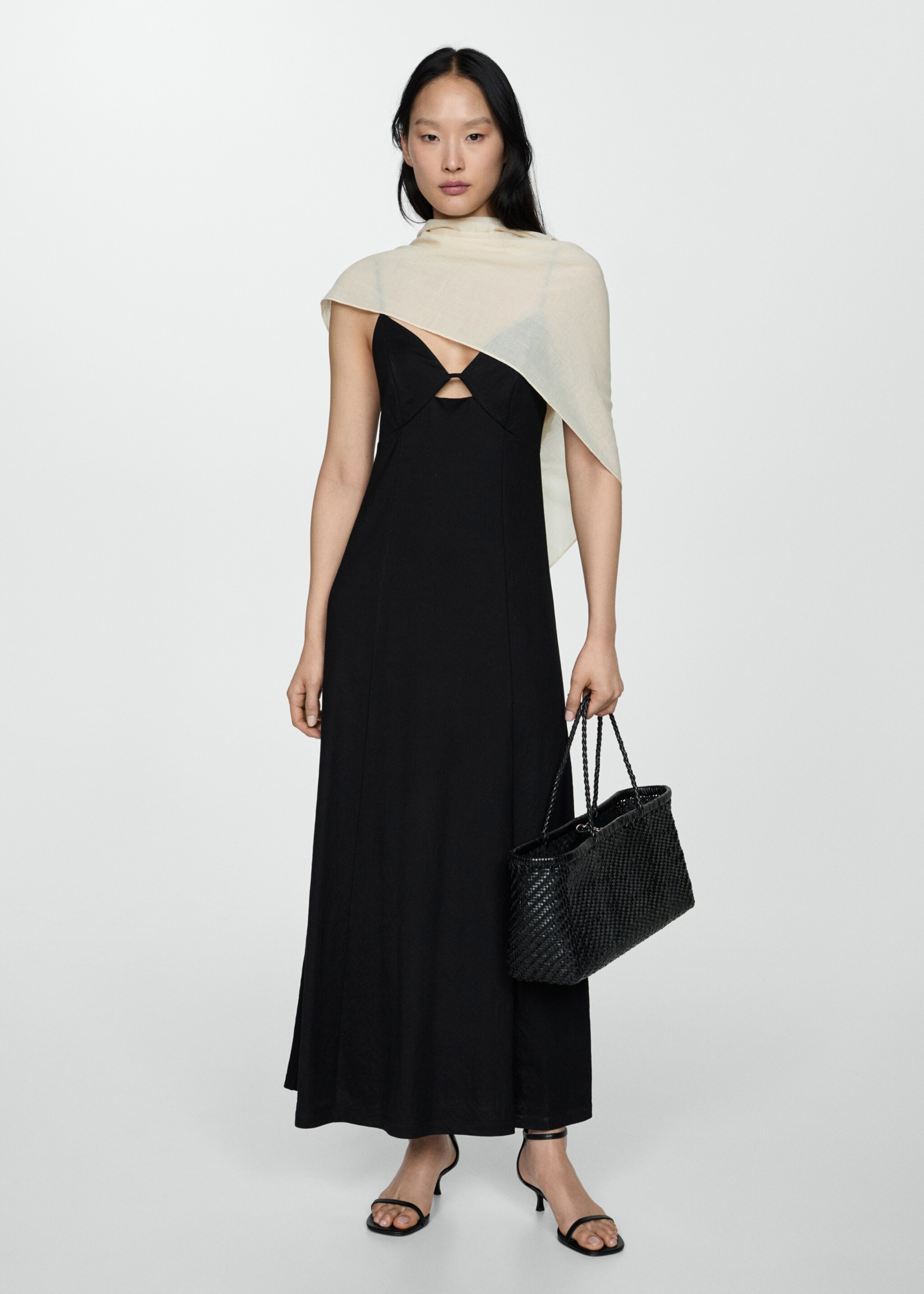 Vestido de alças comprido - Plano geral