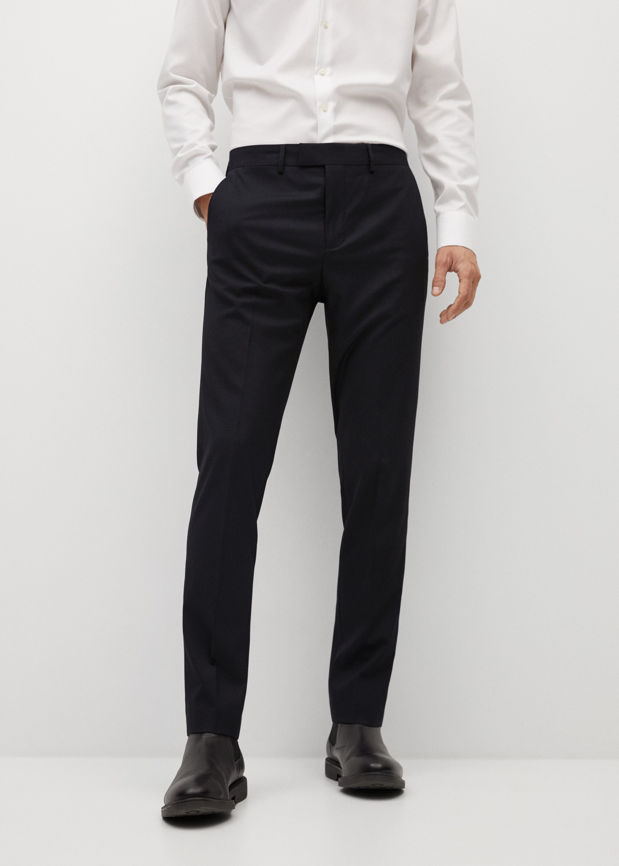 Pantalón traje slim fit - Plano medio