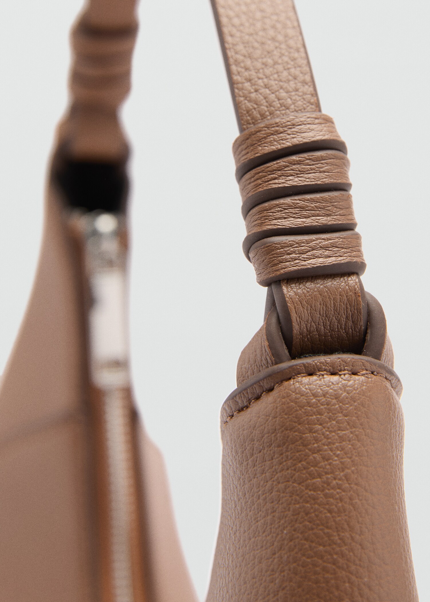 Leather-effect shoulder bag - Details of the article 3