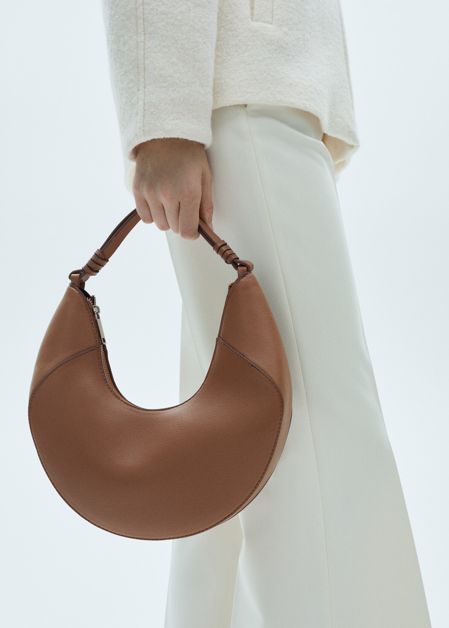 Leather-effect shoulder bag - Details of the article 9
