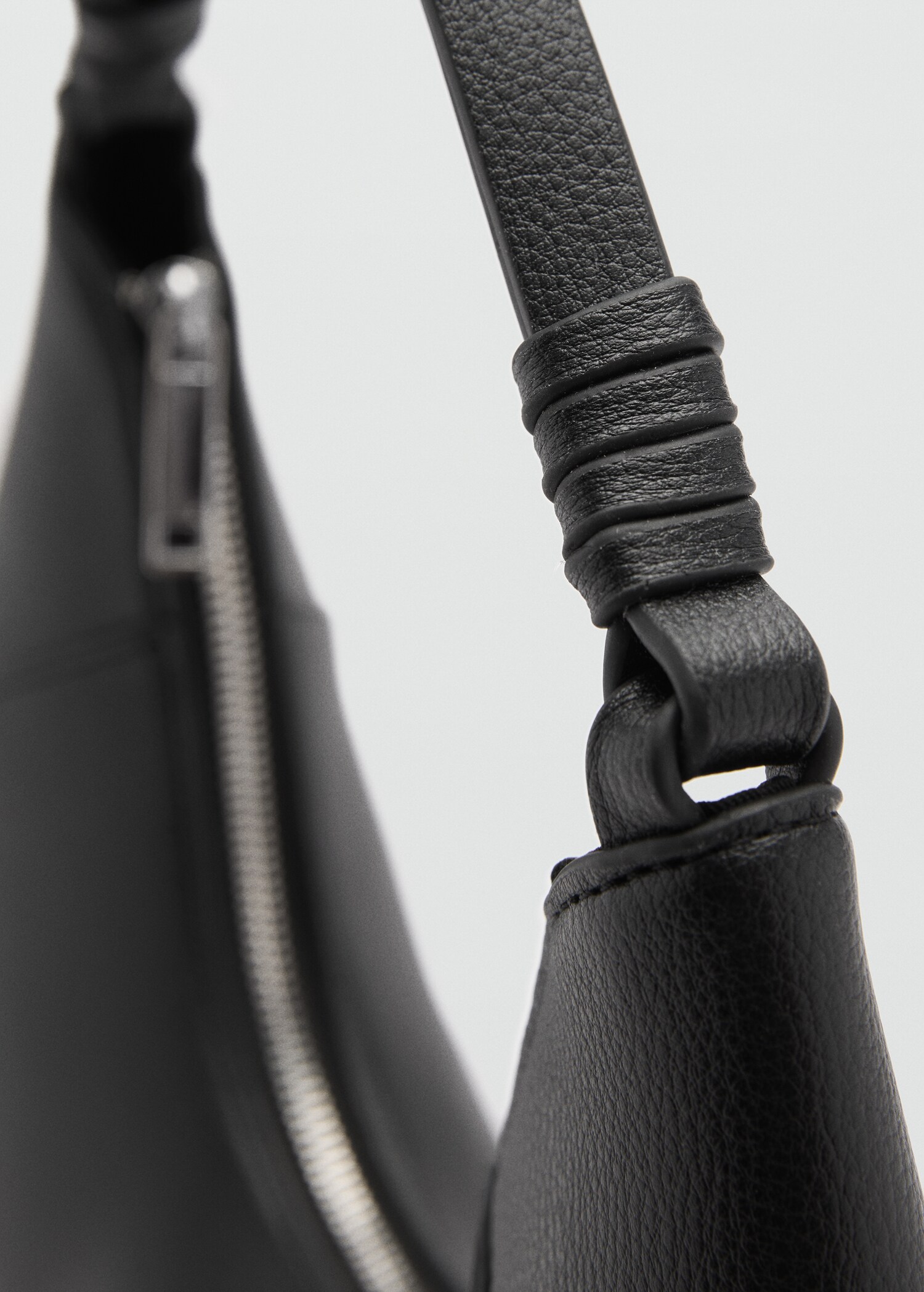 Leather-effect shoulder bag - Details of the article 3