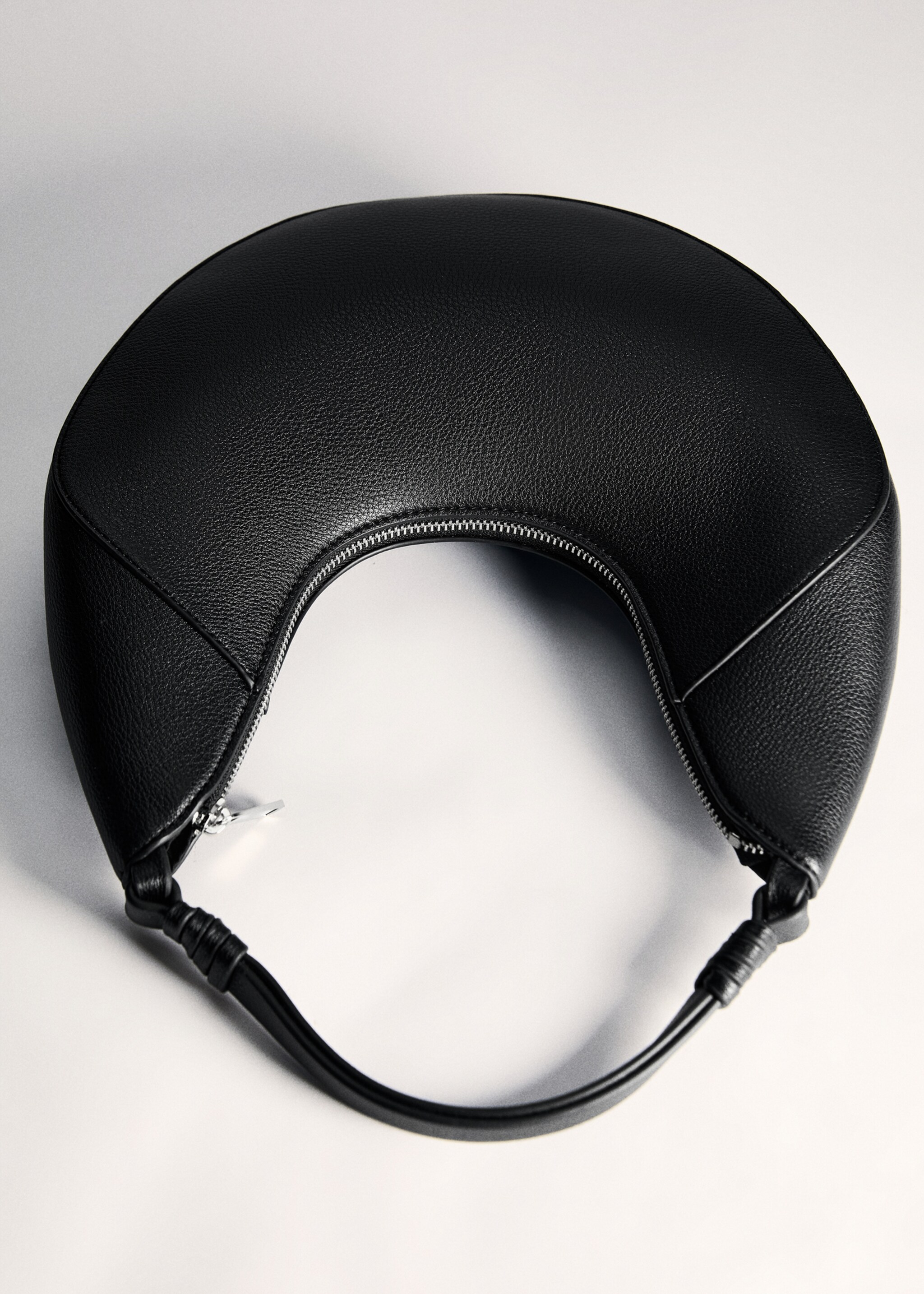 Leather-effect shoulder bag - Details of the article 5, Black. Ref: 77000374-00.