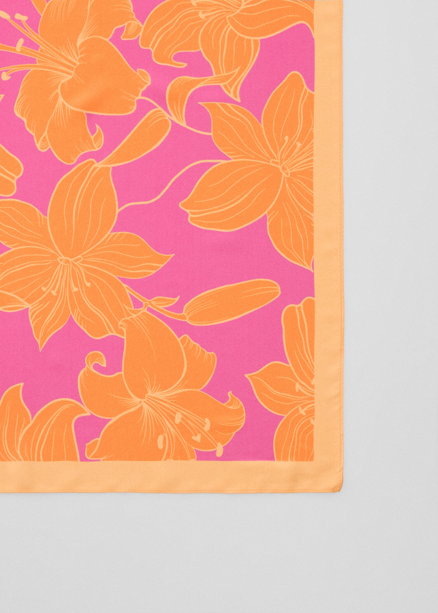 Tuch mit Blumenprint - Mittlere Ansicht