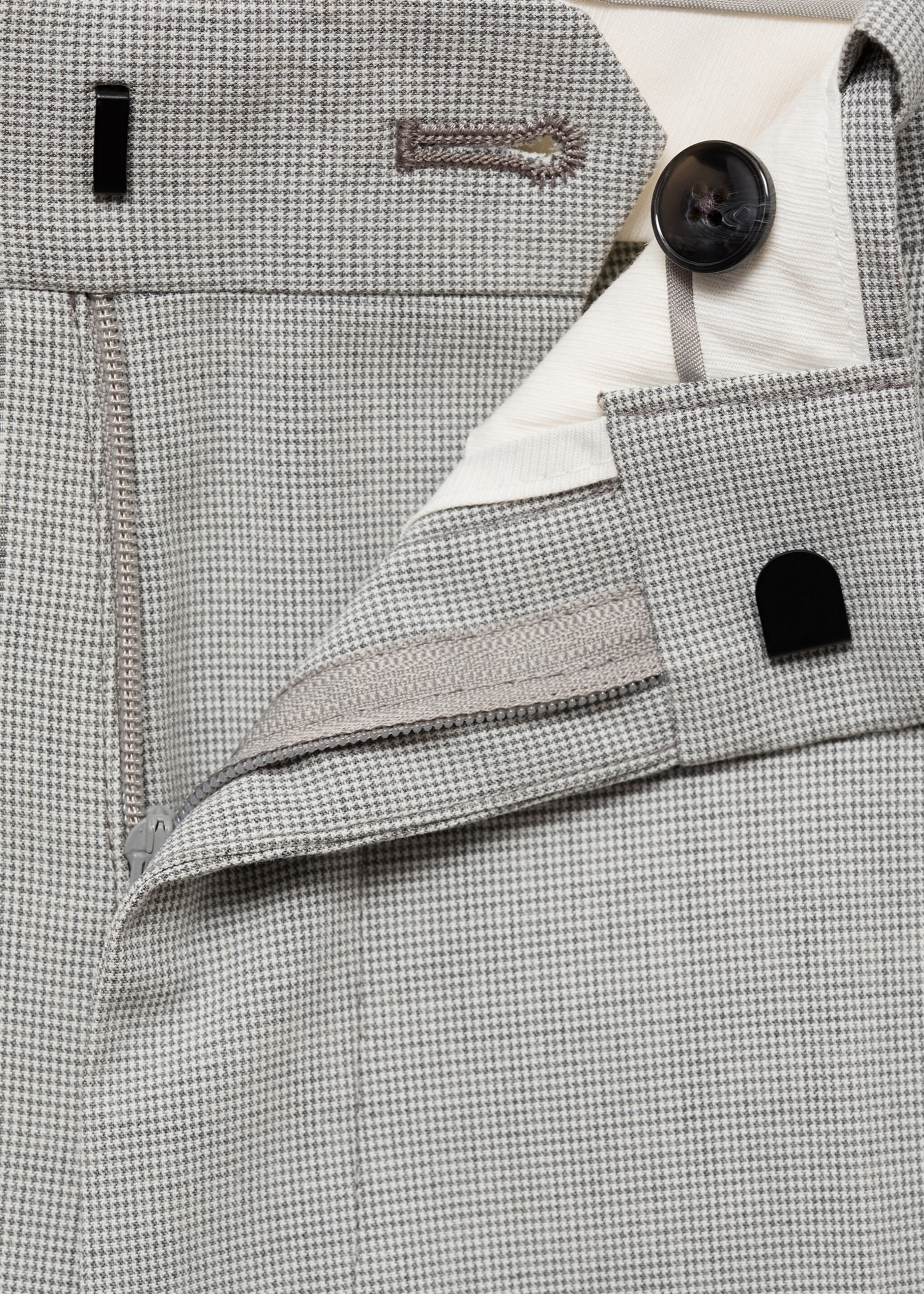 Super Slim Fit-Anzughose aus Stretchstoff - Detail des Artikels 8, Ecru. Ref: 77000586-00.