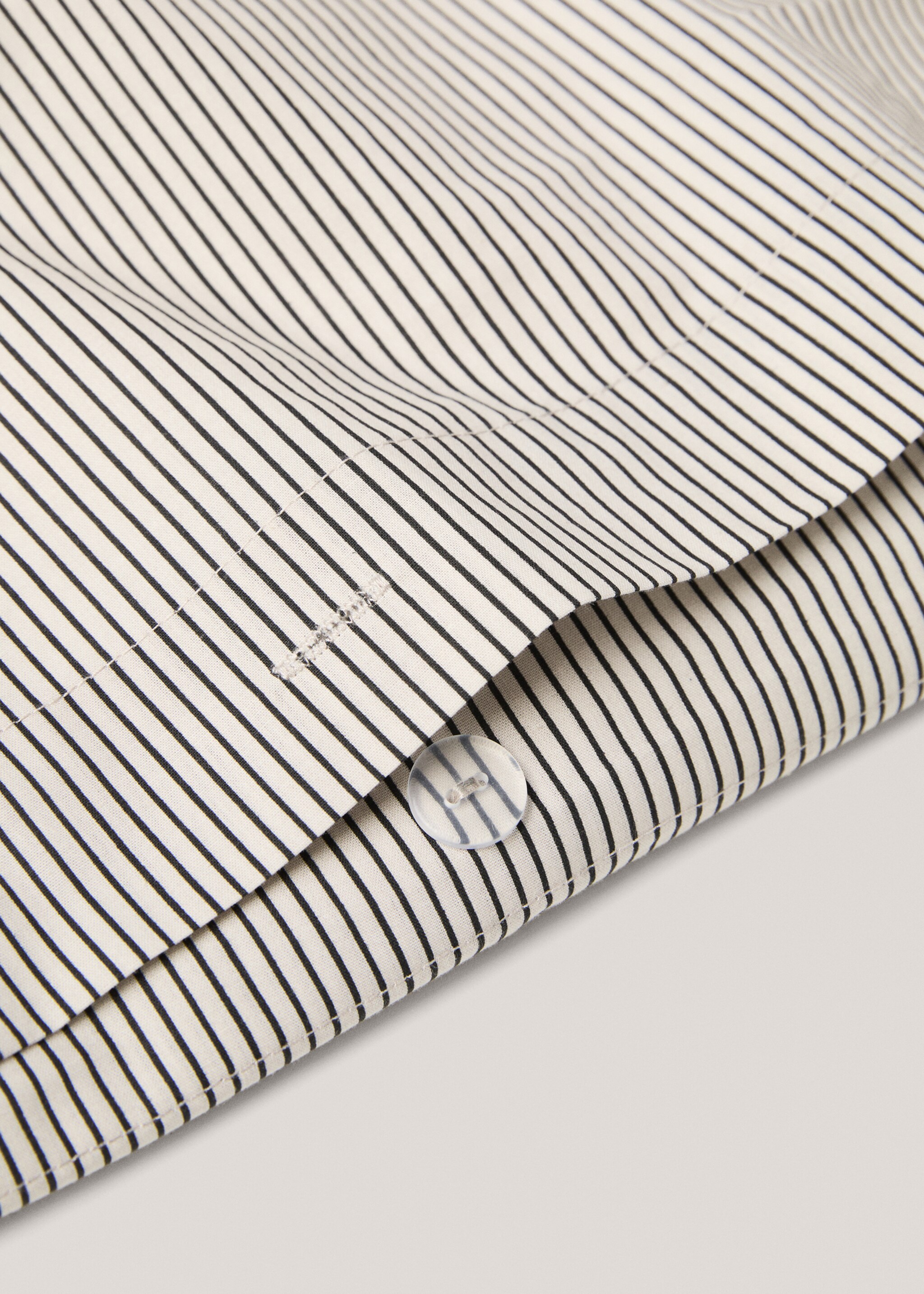 Multi-striped two-tone design duvet cover for king bed - Details of the article 1, Beige. Ref: 77000600-00.