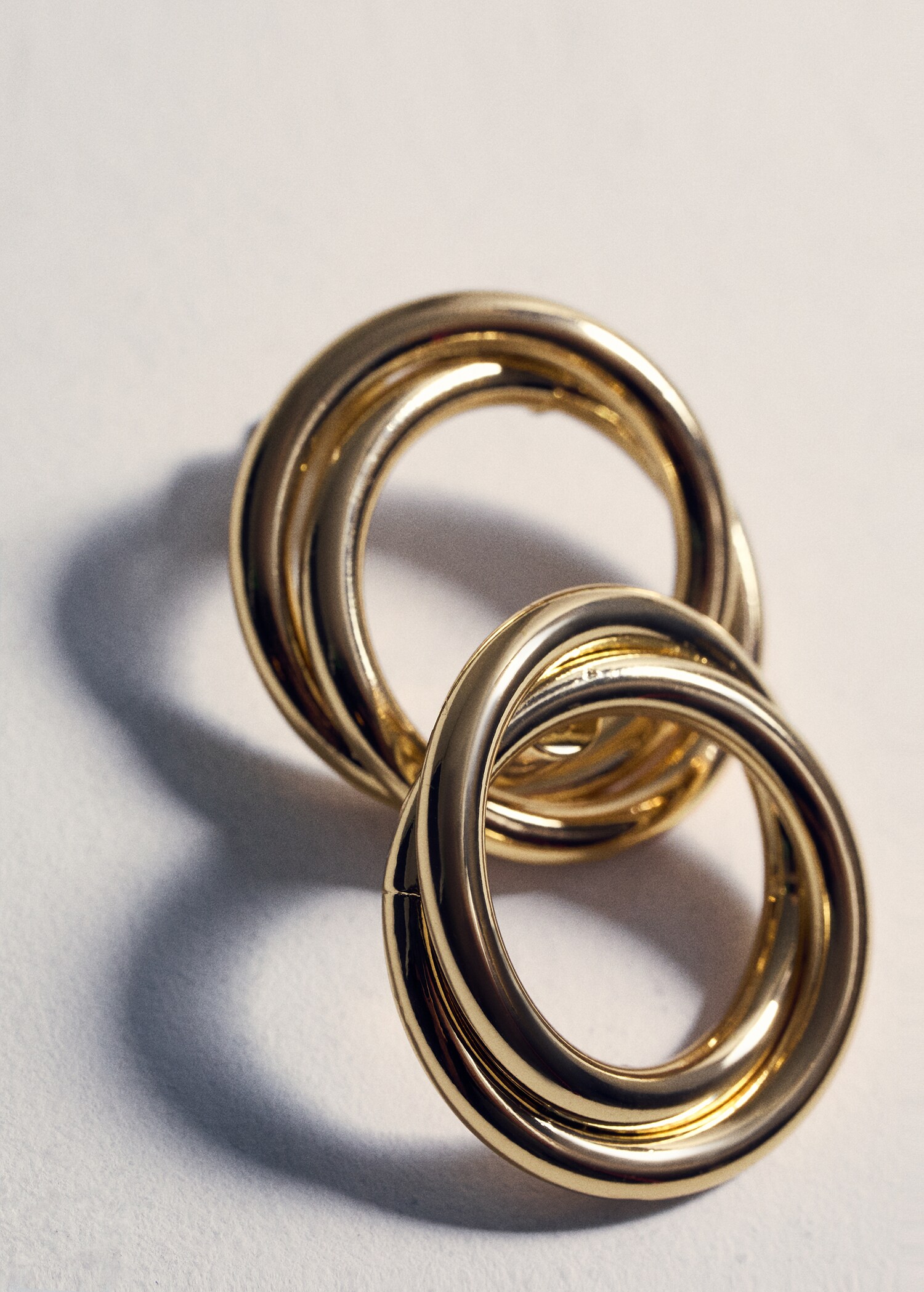 Interlocking circular earrings - Details of the article 5