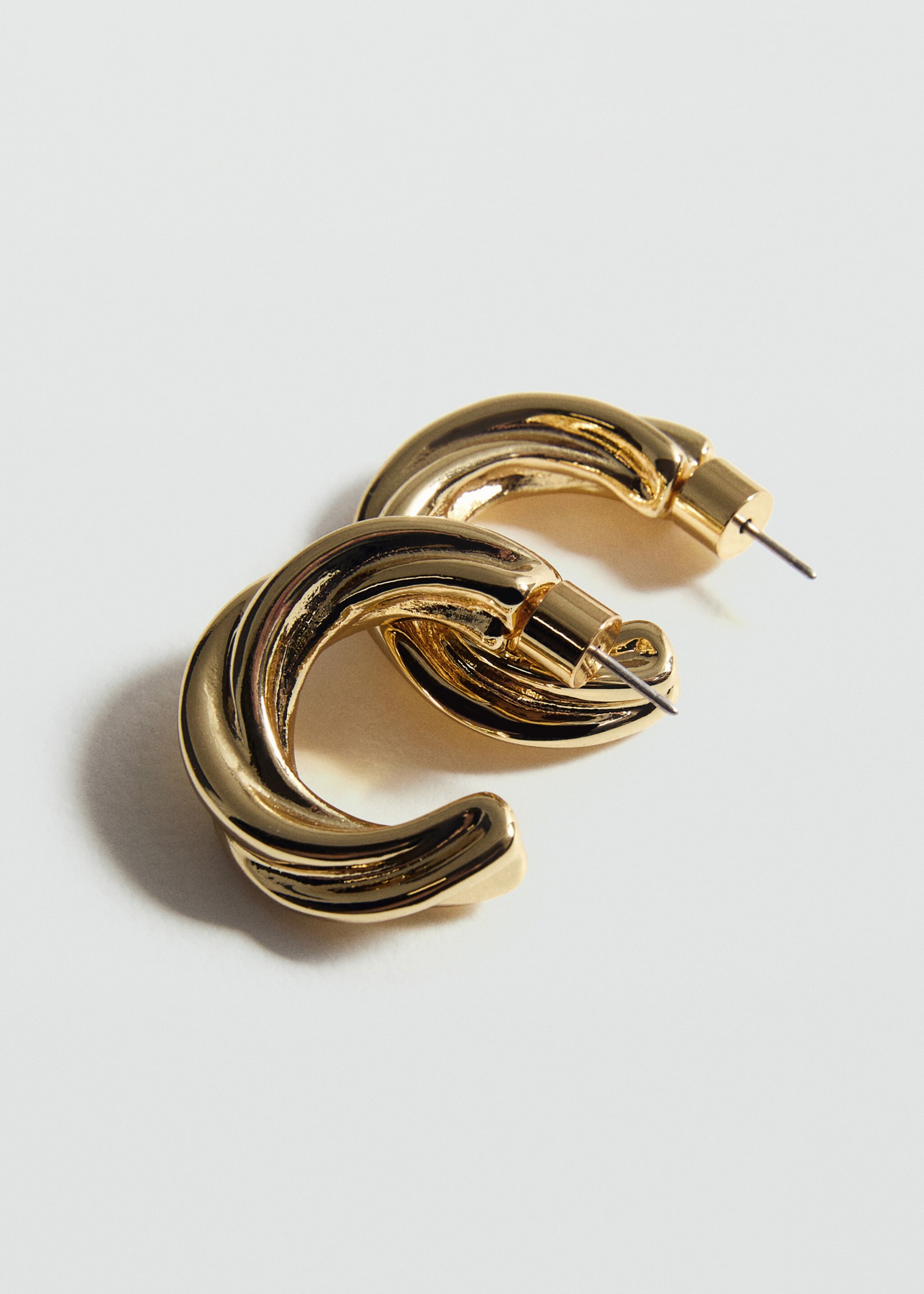 Intertwined hoop earrings - Details of the article 1, Gold. Ref: 77000605-00.